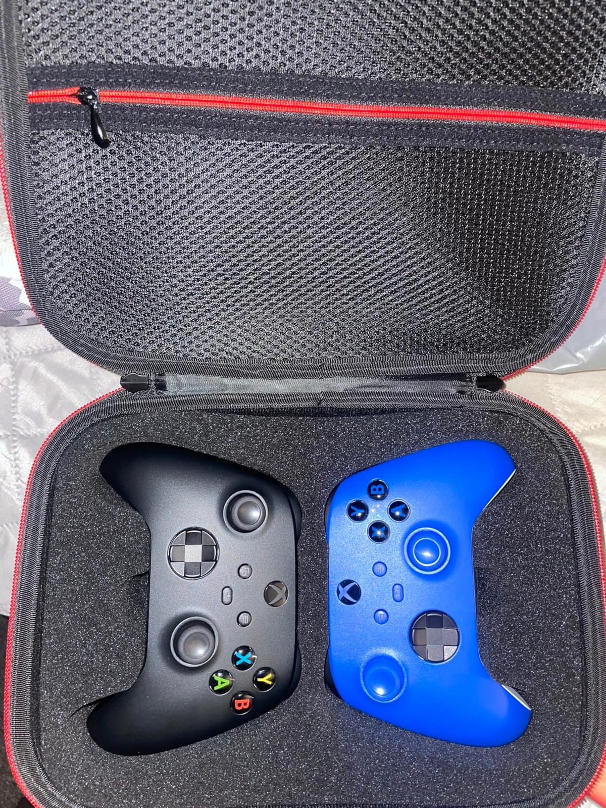 Younik Controller Carrying Travel Case, Protective Hard Case for 2 Universal Controllers, Compatible with P5, P4, X-box 1, Switch Pro, Black customer photo 1