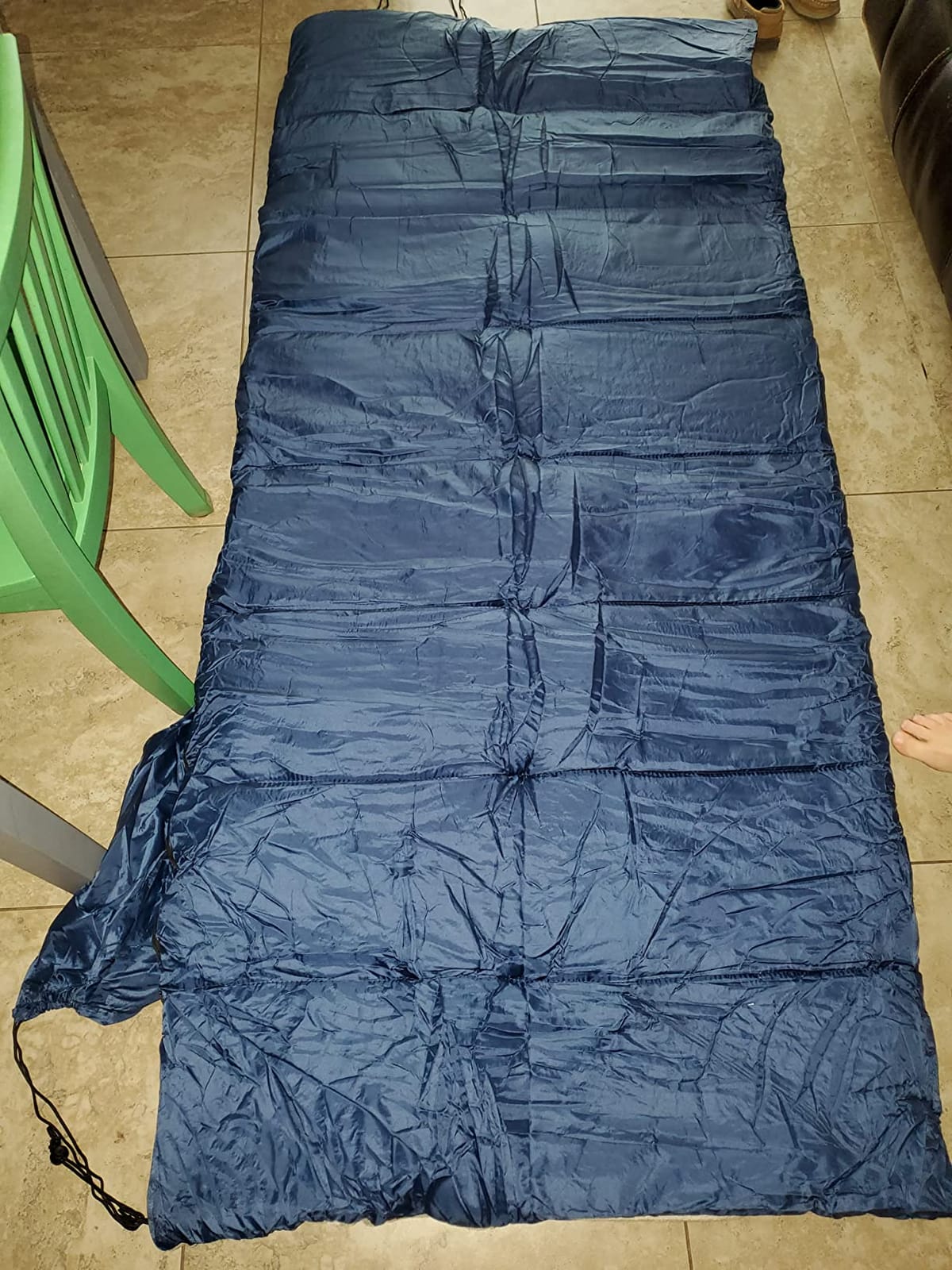 Amazon Basics 30°F Cool Weather Sleeping Bag for Adults, Warm and Comfortable, Compact Lightweight, 75