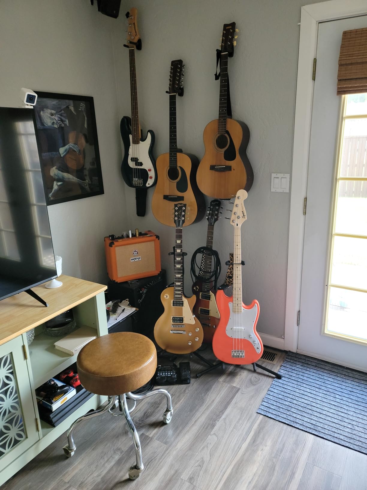 Squier Squier Sonic Bronco Bass, Tahitian Coral, Maple Fingerboard customer photo 1