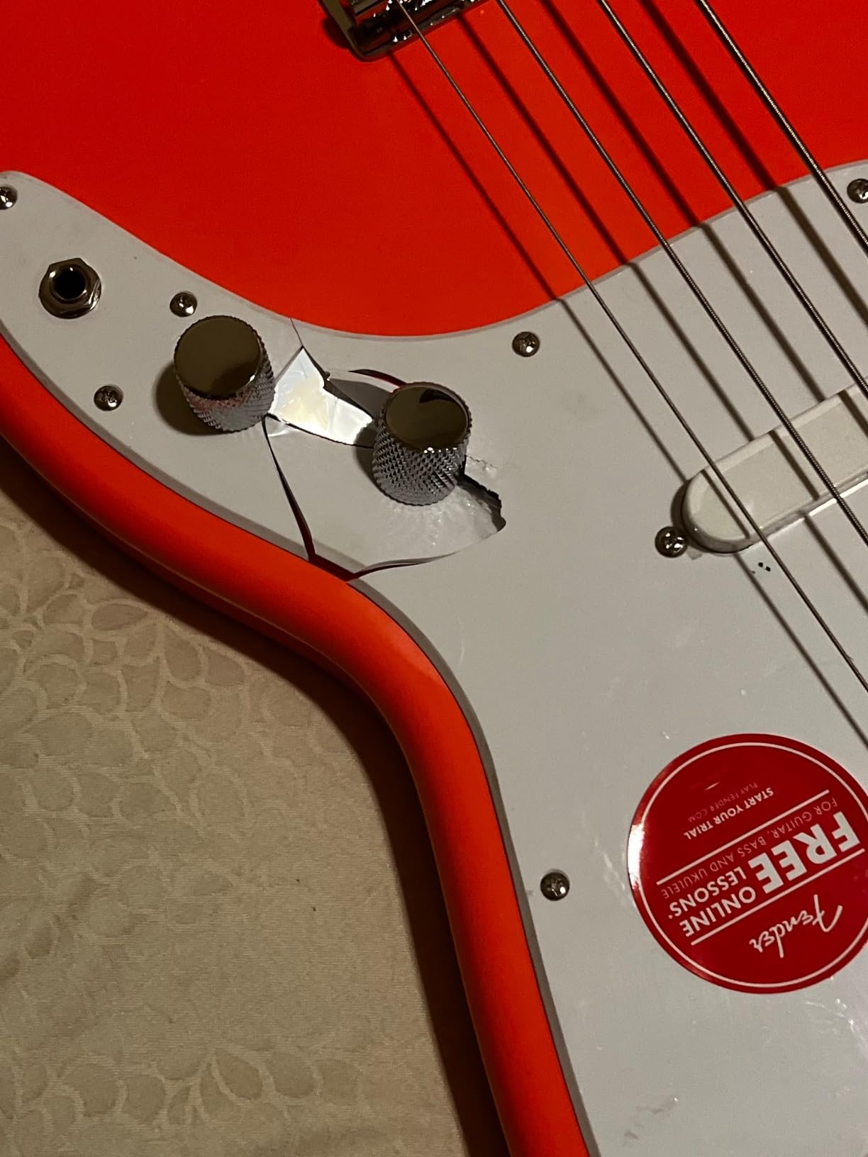 Squier Squier Sonic Bronco Bass, Tahitian Coral, Maple Fingerboard customer photo 2