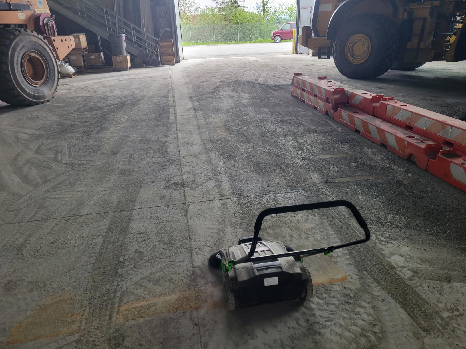 VEVOR Walk-Behind Hand Push Floor Sweeper with 25.6