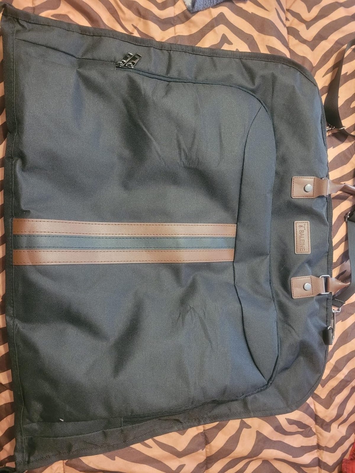 BALEINE Garment Bags for Travel, Water Resistant Carry on Suit Bag | Durable 600D Oxford Fabric, Reinforced PU Handles, Wrinkle Free Storage, Adjustable Shoulder Strap, Multiple Storage Pockets customer photo 2