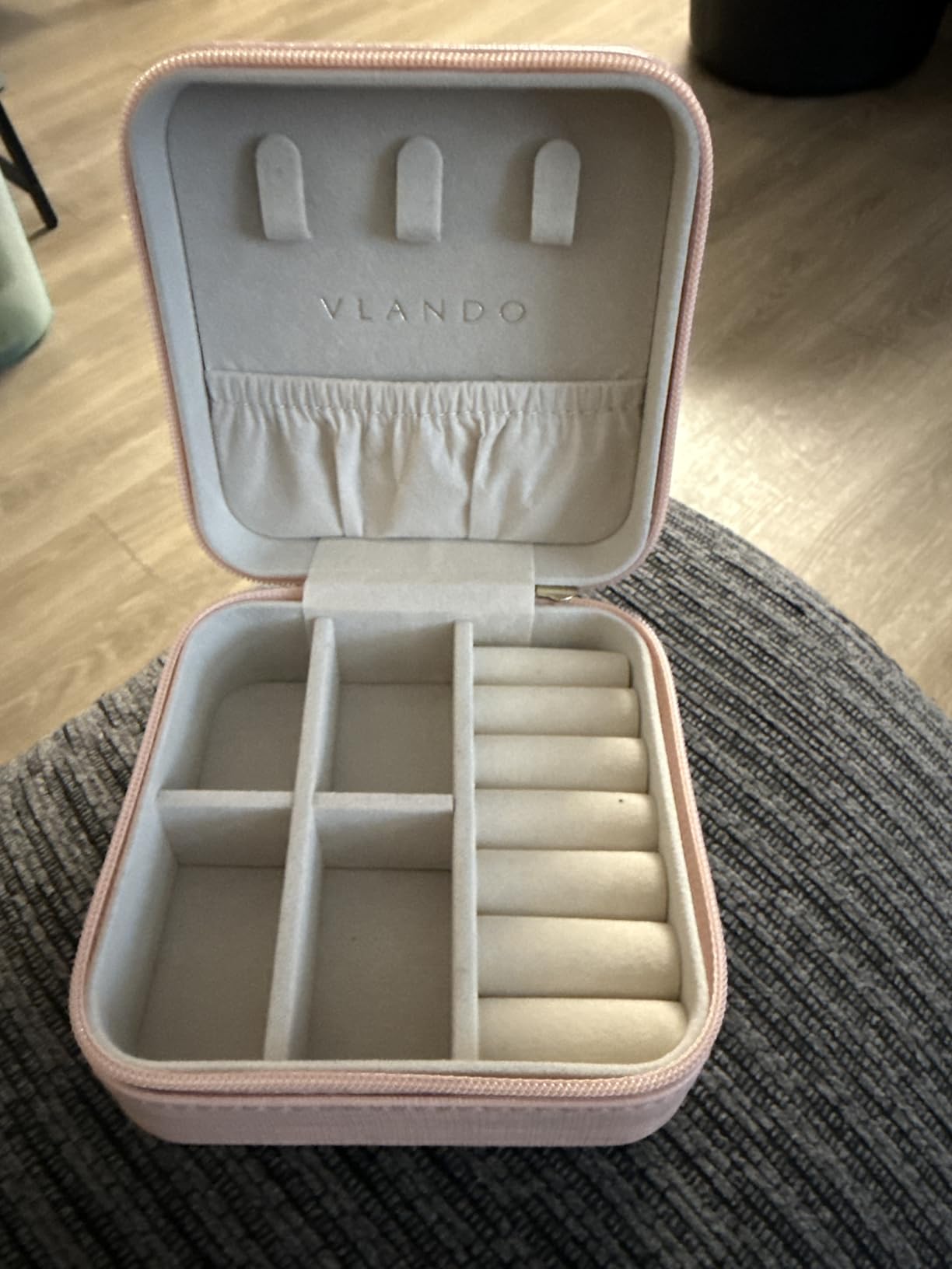VLANDO Travel Jewelry Case, Compact Design, Necklace Hook, Anti-Tangle customer photo 1