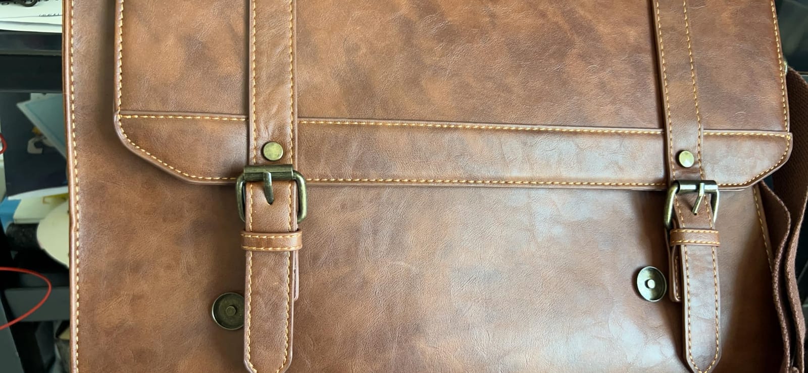 IGOLUMON Mens Messenger Bag 15.6 Inch Vintage Leather Laptop Briefcase Bag customer photo 2