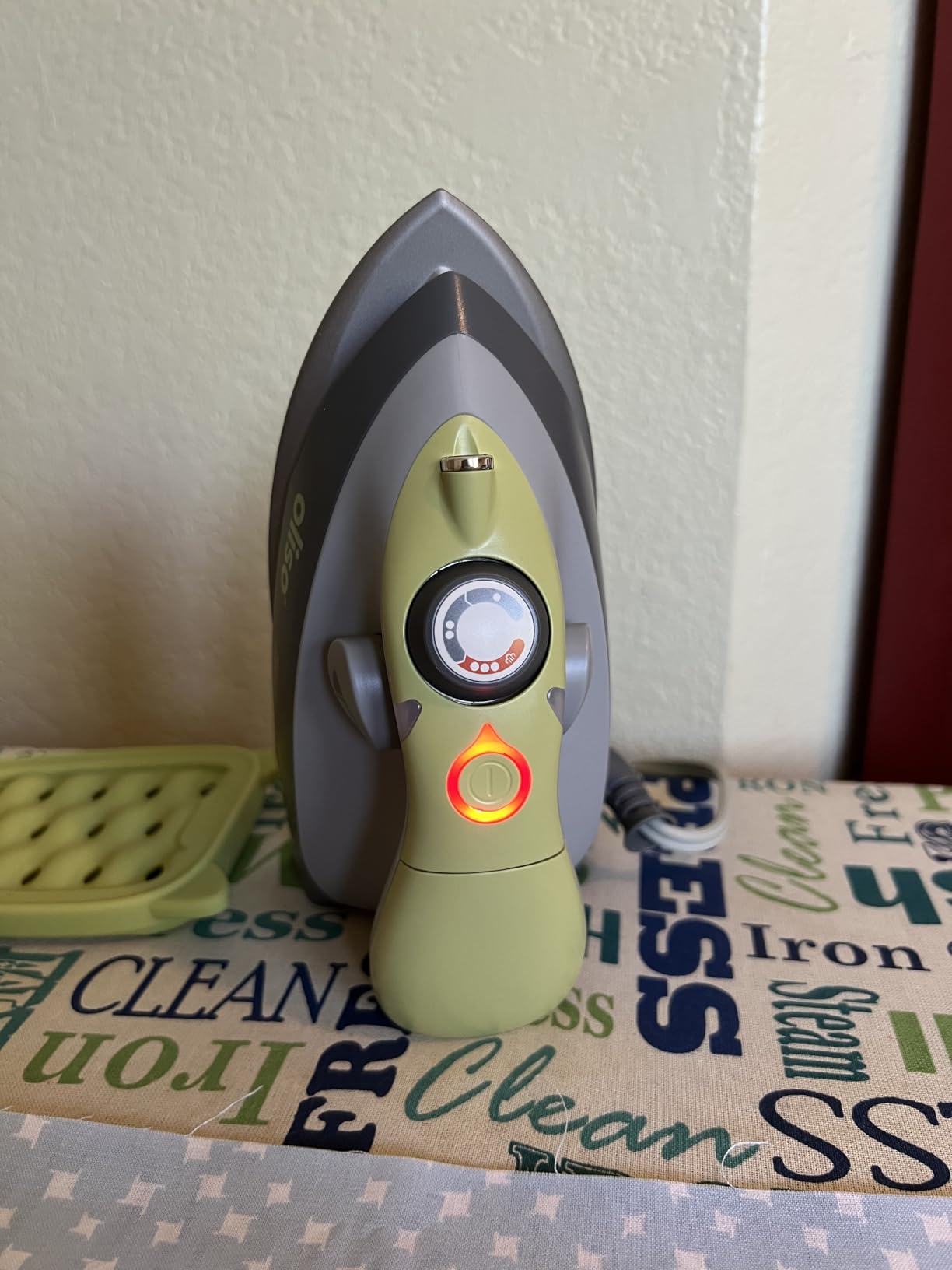 oliso M3Pro Project Mini Steam Iron - Sewing, Quilting, Travel - Coral | 1000W Ceramic Soleplate, LED Light, Craft and Travel Steam Iron, Auto-Off, Dual Voltage 120V/220V, Portable, Compact customer photo 1