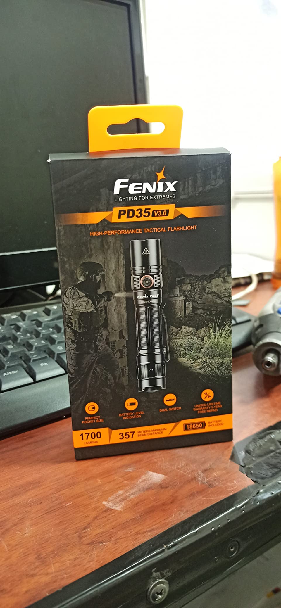 Fenix PD35 v3.0 Rechargeable Tactical Flashlight, 1700 Lumens EDC Light with Organizer (Green) customer photo 1