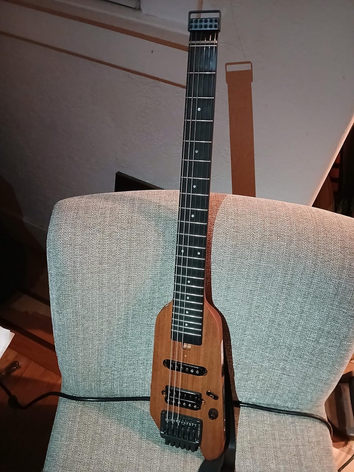 Donner HUSH X Headless Electric Guitar Kit, Travel & Practice, Natural | Featherlight Headless Guitar, Mahogany Solid Body, with Easy Assemble Stands, Gig Bag, All Accessories customer photo 1