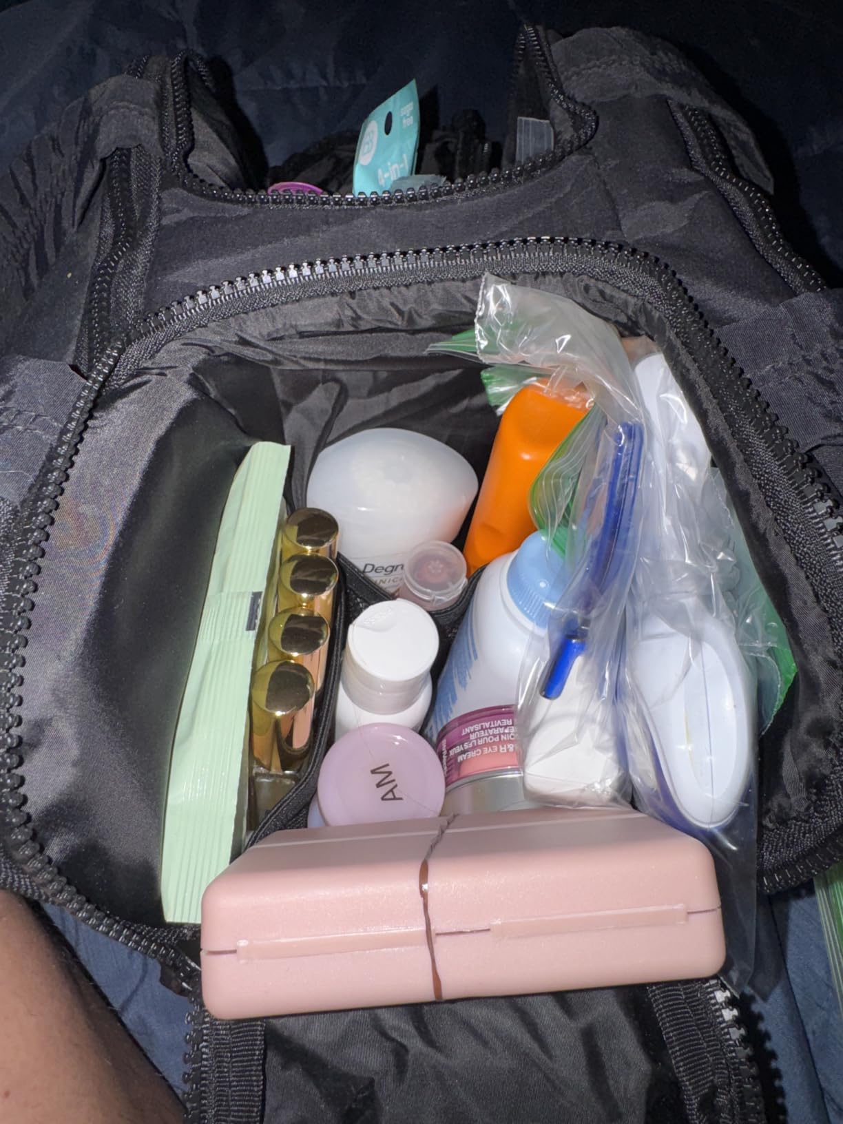 BAGSMART Travel Toiletry Bag, Lightweight Large Wide-open Travel Bag for Women, Puffy Cosmetic Makeup Bag Organizer with Handle for Accessories,Essentials, Toiletries, Black customer photo 1