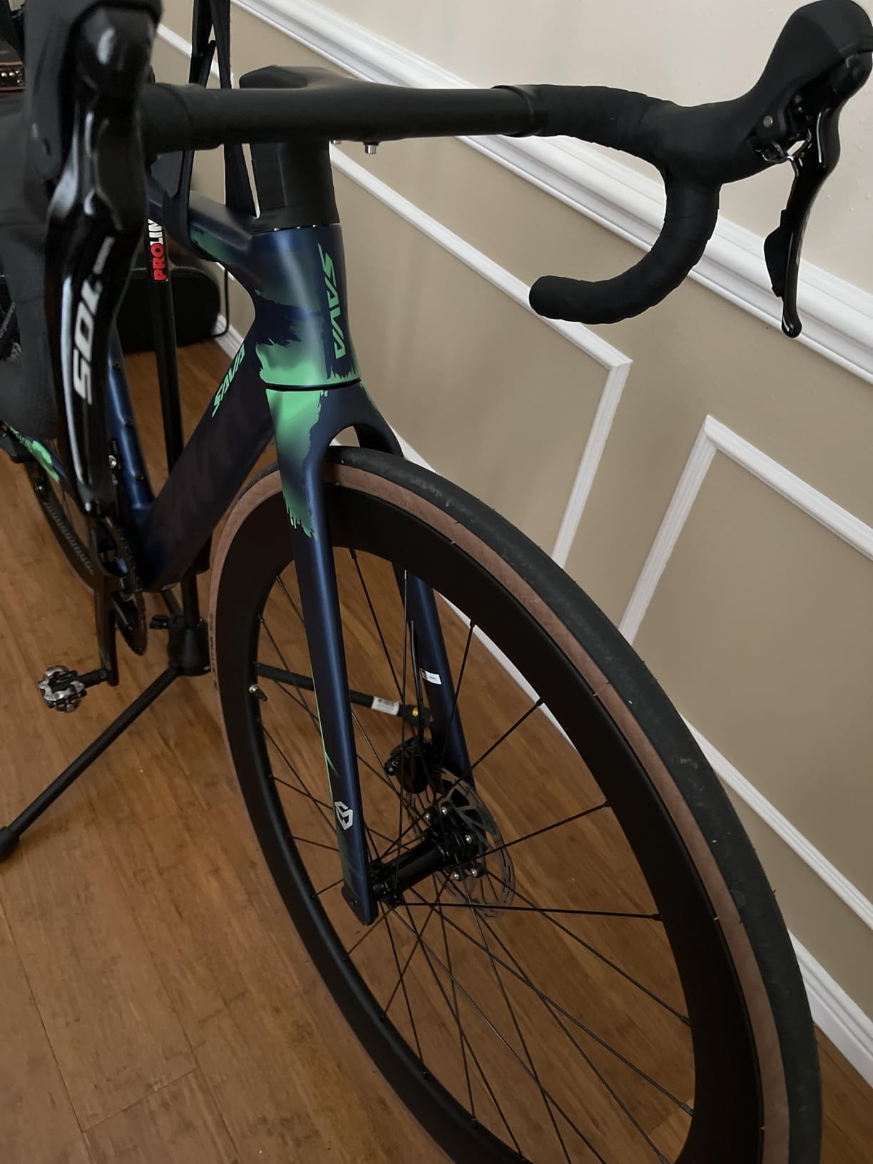 SAVADECK Carbon Fiber Road Bike, Hydraulic Oil Disc Bike with Carbon Fiber Frame and Wheelset, Lightweight Full Carbon Racing Bicycle with Shimano R7120 24S Shift Set for Adults customer photo 1