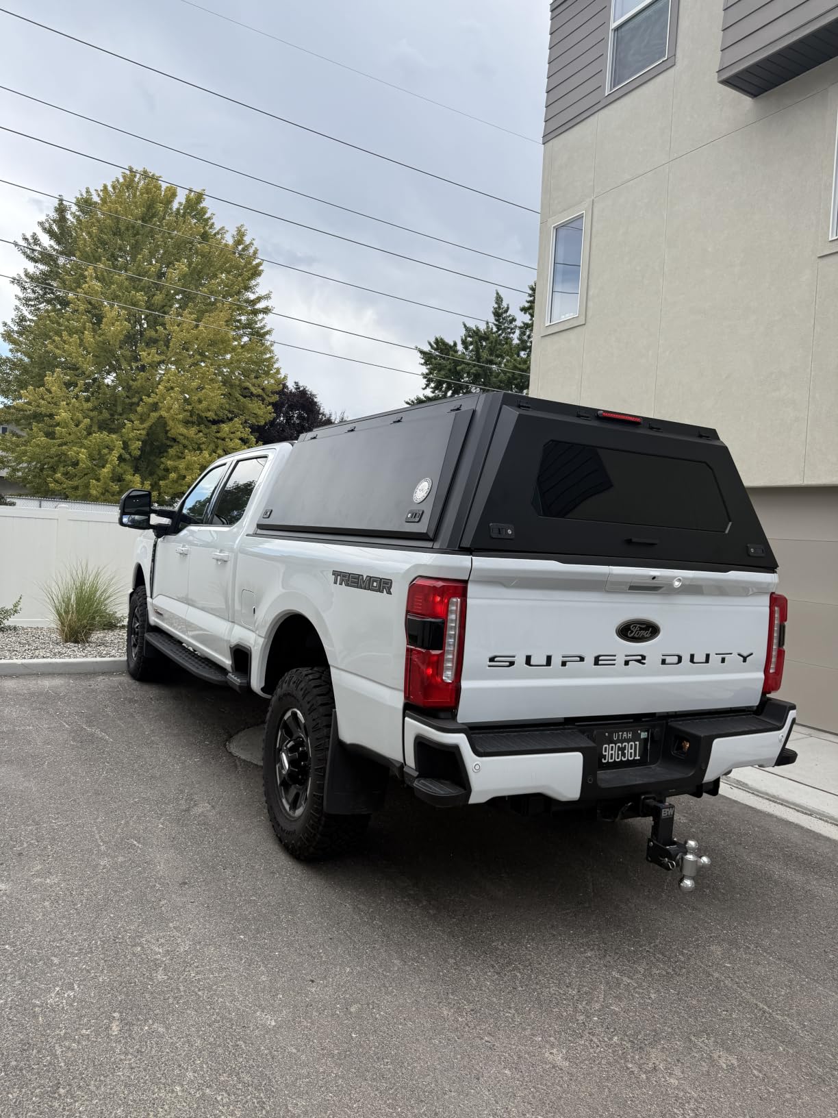 Overland Vehicle Systems Expedition - Truck Cap W/Full Wing Doors, Front and Rear Windows & 3rd Brake Light Full Bolt On (Suitable for Toyota Tacoma 5' Bed 2016-2023) customer photo 2