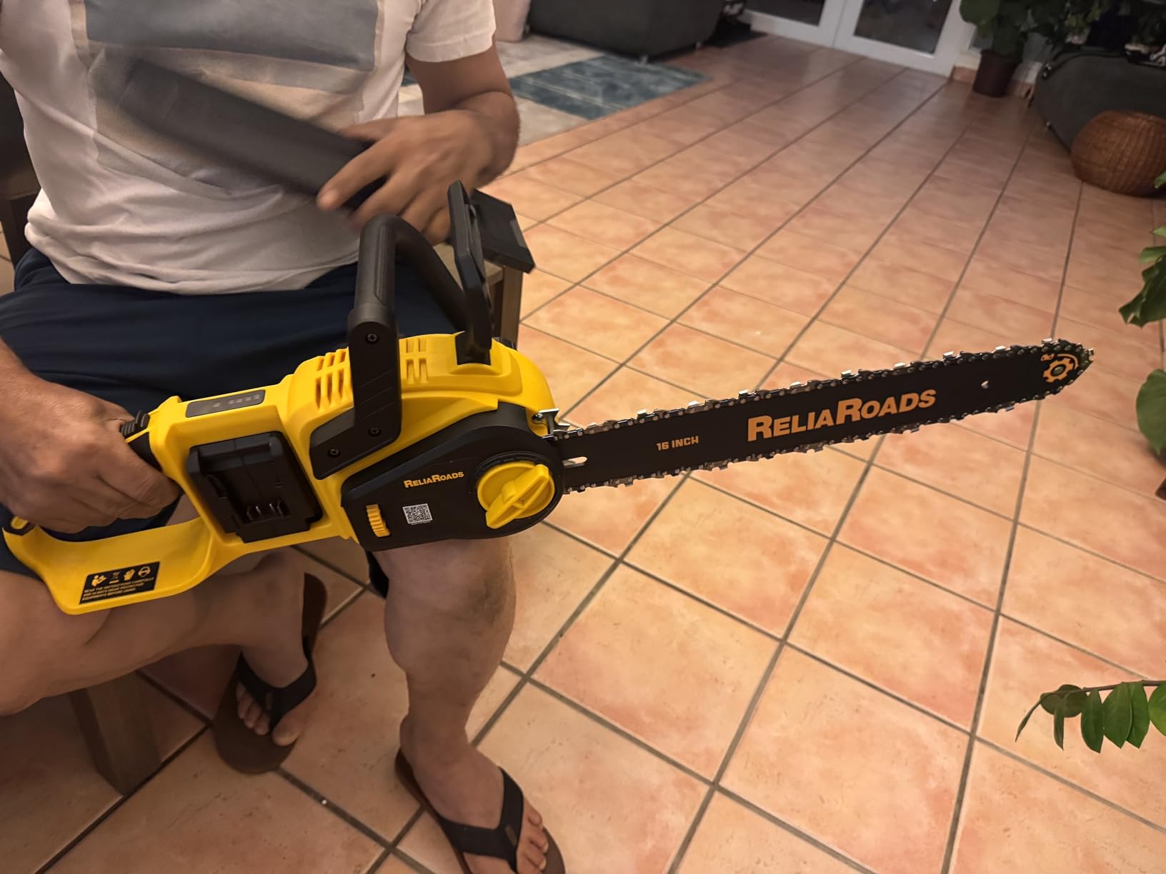 ReliaRoads 16-Inch 40V Brushless Cordless Chainsaw for DeWalt 20V MAX customer photo 2