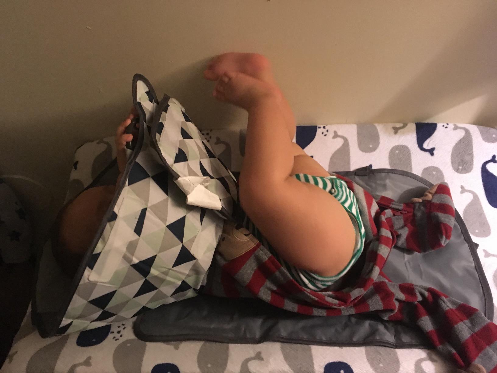 SnoofyBee - Portable Playtime Changing Pad: 3-in-1 Diaper Clutch, Changing Station, and Clean Hands Toy Barrier. Water-Resistant and Stylish, with Dual Storage Pockets. Grey-2024-Improved-Version customer photo 1