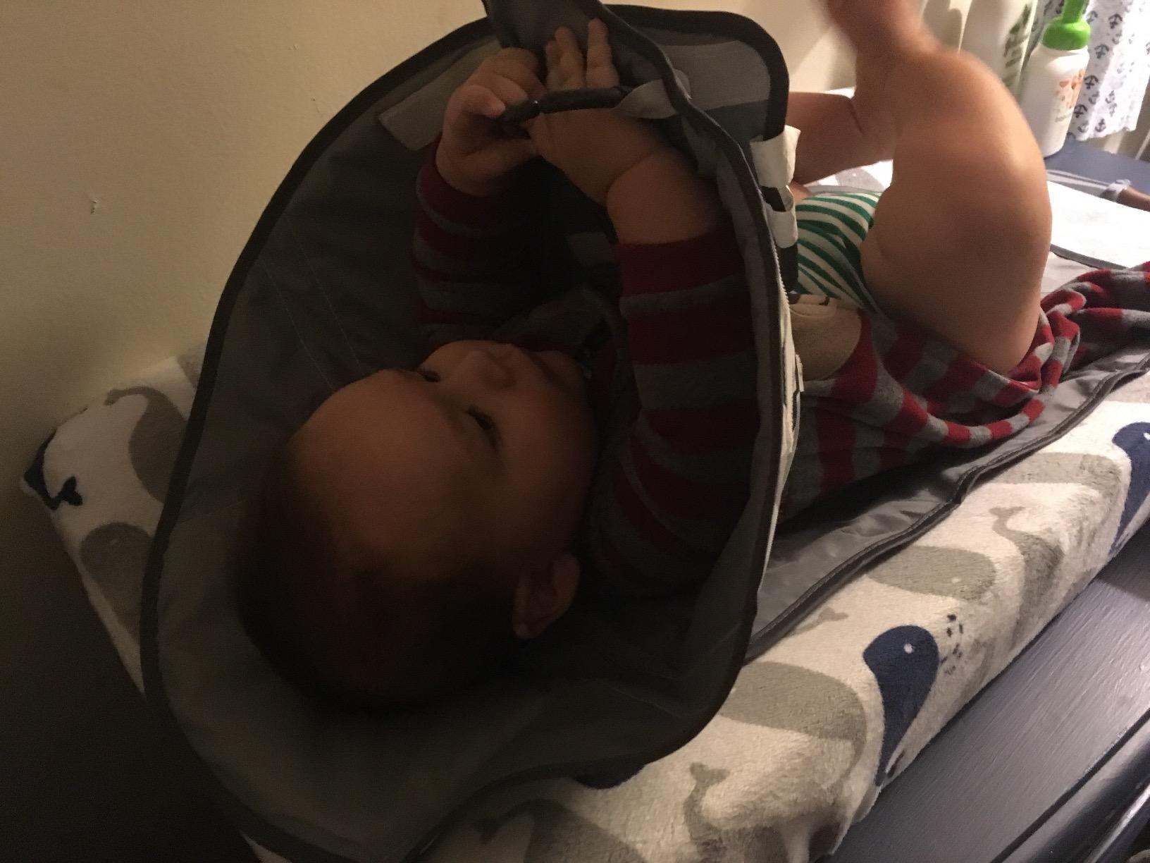 SnoofyBee - Portable Playtime Changing Pad: 3-in-1 Diaper Clutch, Changing Station, and Clean Hands Toy Barrier. Water-Resistant and Stylish, with Dual Storage Pockets. Grey-2024-Improved-Version customer photo 2