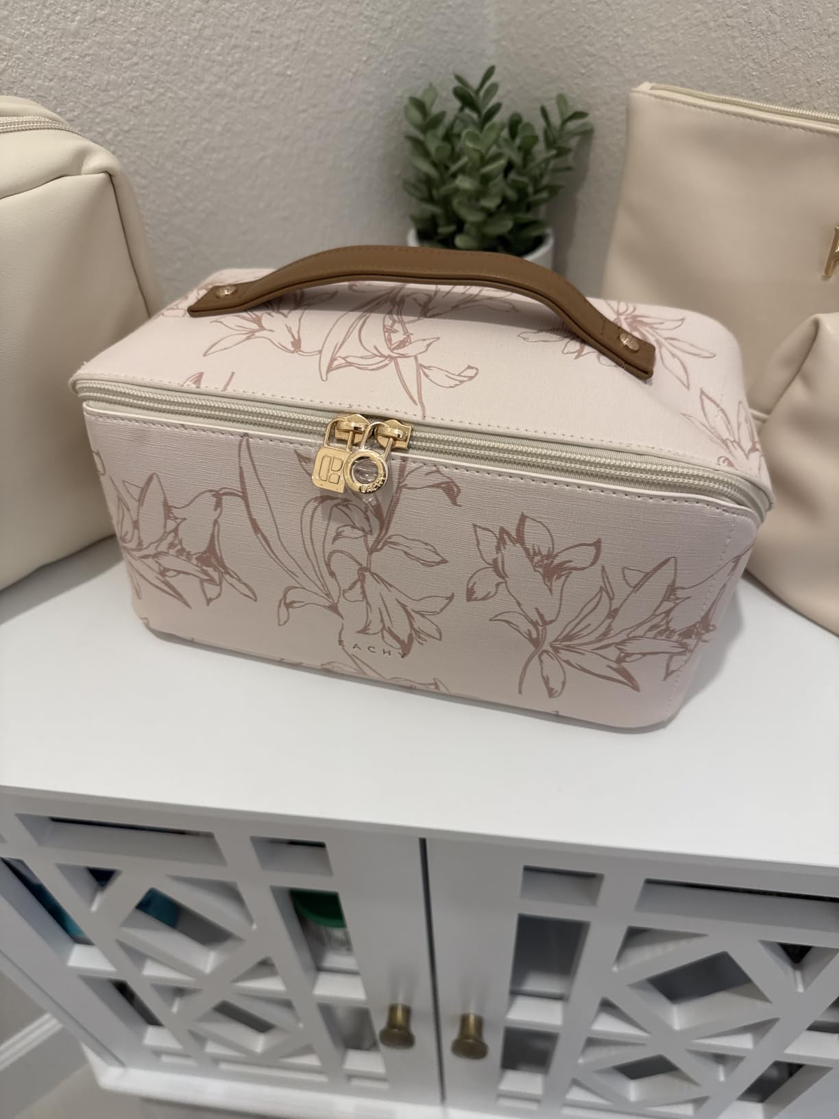 EACHY Travel Makeup Bag, Floral Cosmetic Bag for Women, Beige, Medium customer photo 2