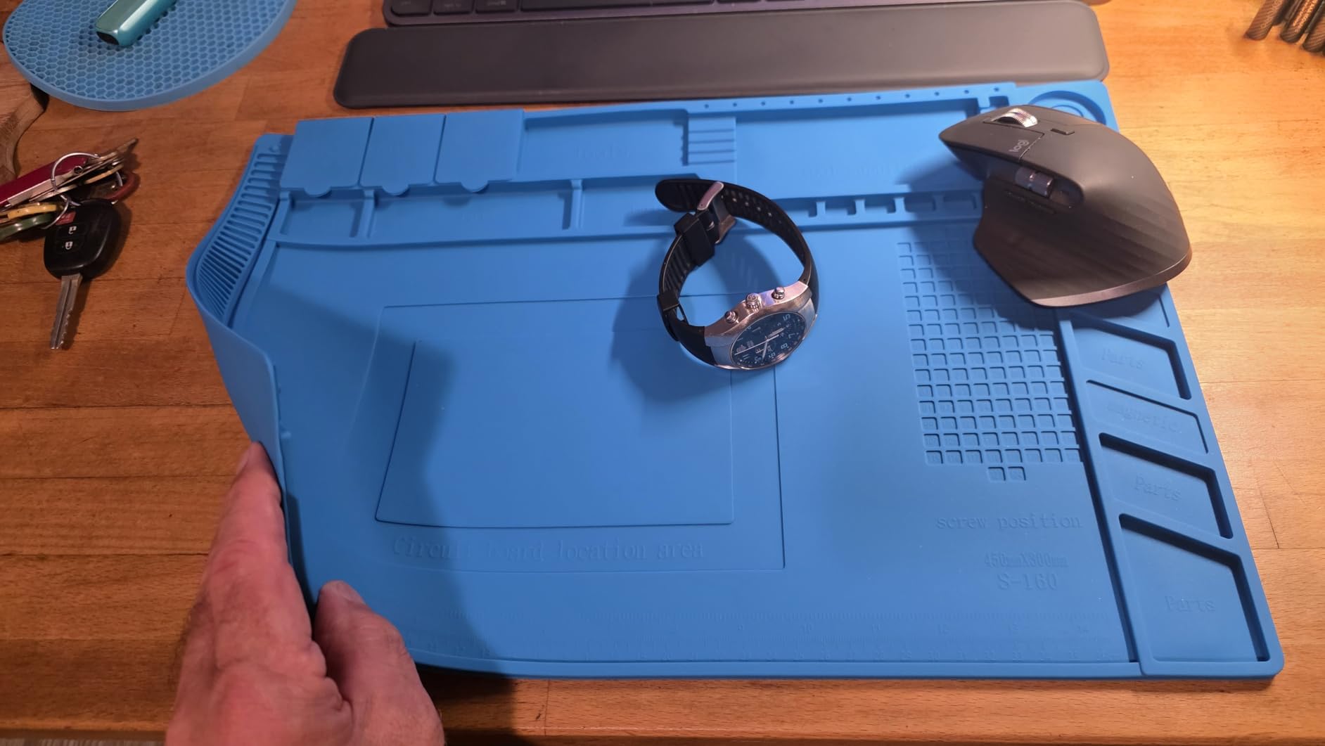Professional Silicone Soldering Pad 932°F Heat-Resistant - 17.7“ x 11.8” Anti-Static Repair Workstation with Magnetic Area and Electronics Screw Storage Box customer photo 1