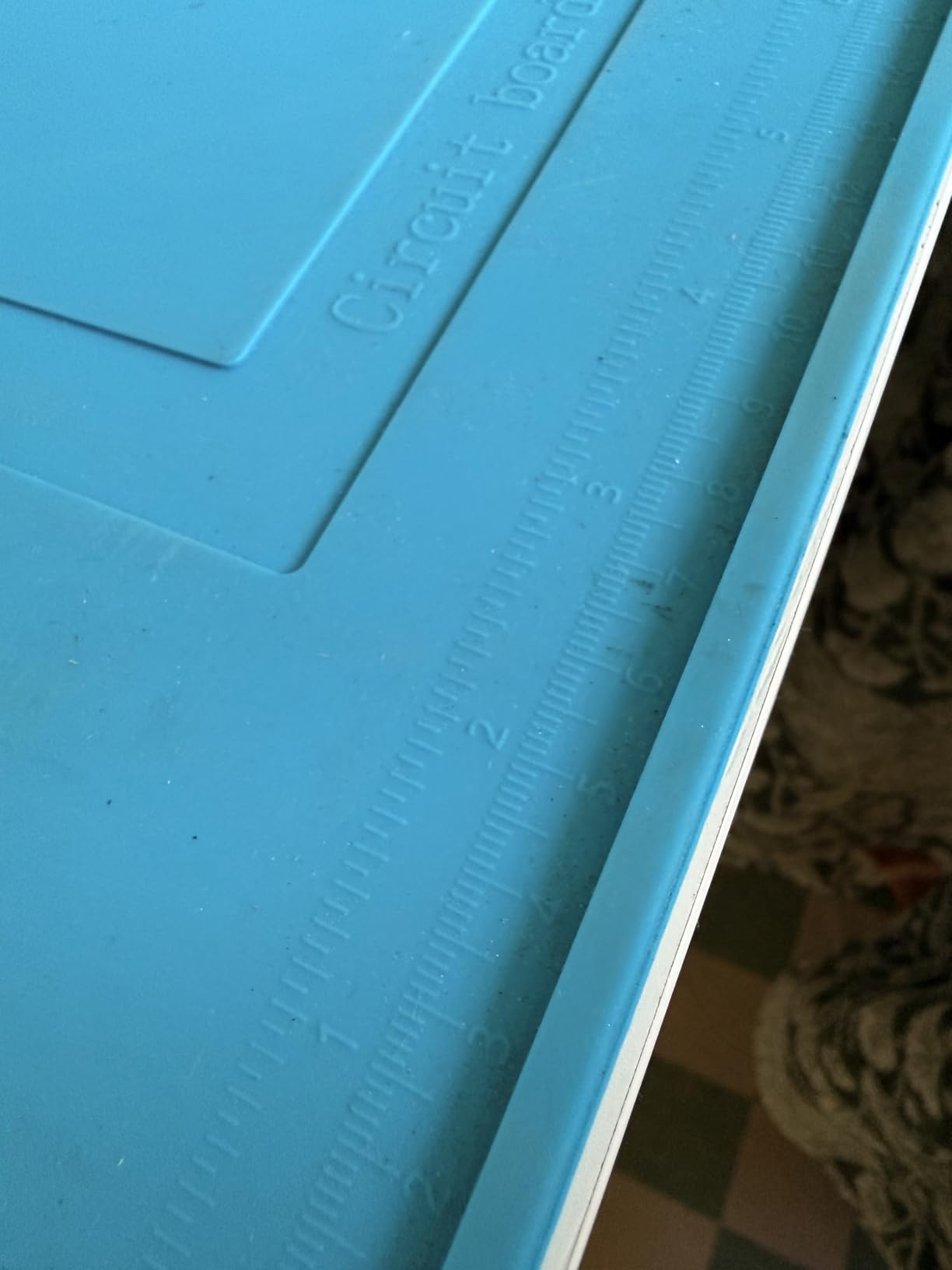 Professional Silicone Soldering Pad 932°F Heat-Resistant - 17.7“ x 11.8” Anti-Static Repair Workstation with Magnetic Area and Electronics Screw Storage Box customer photo 2