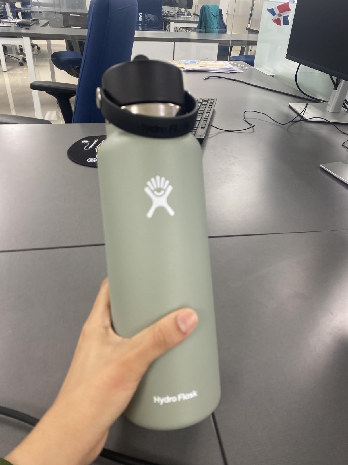 Hydro Flask Water Bottle - Insulated Stainless Steel - Wide Straw Lid, Non Spill, Leakproof in 24 Oz Ivory customer photo 1