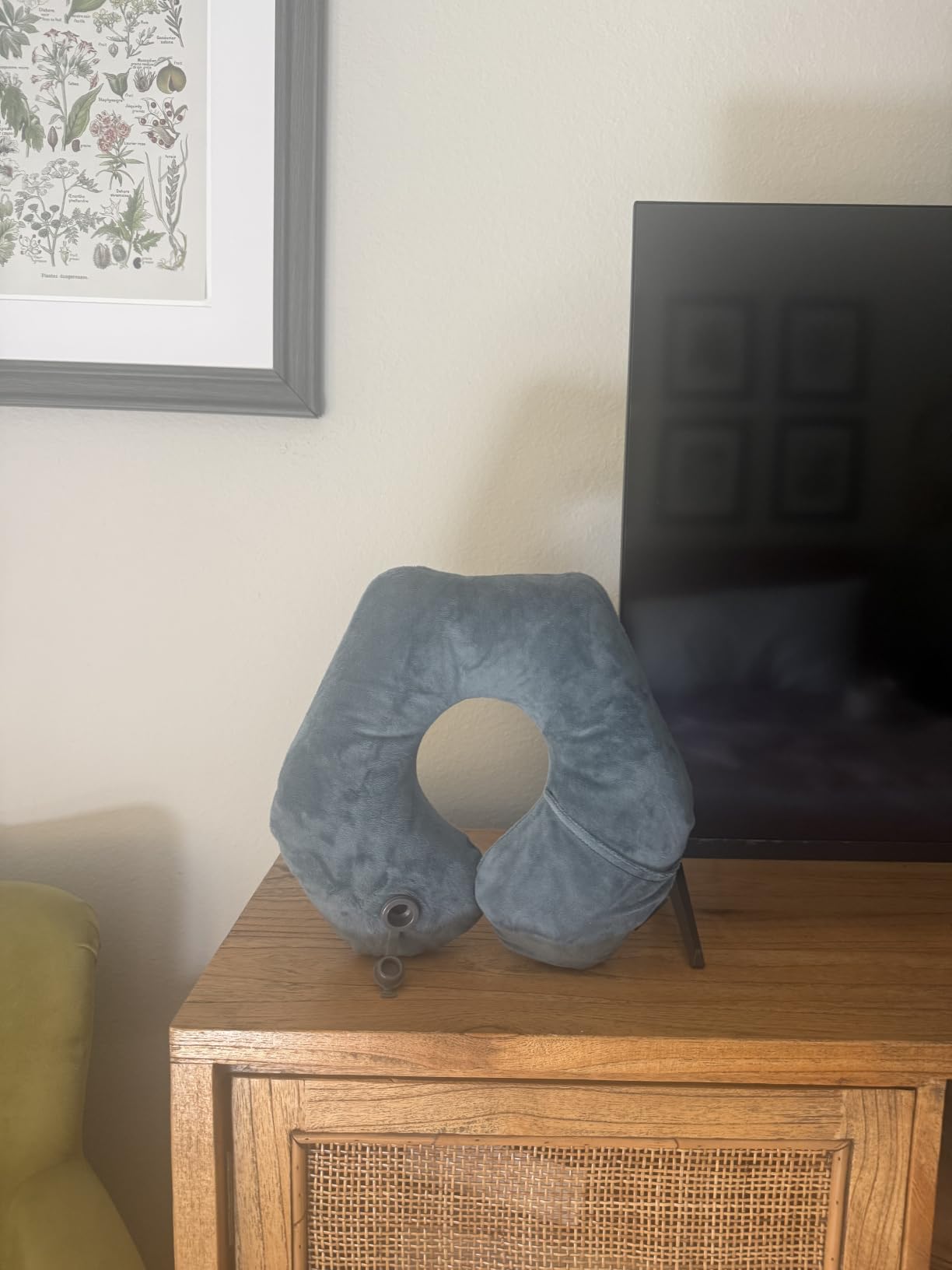 Keemall Inflatable Neck & Shoulder Travel Pillow for Airplane Naps customer photo 1