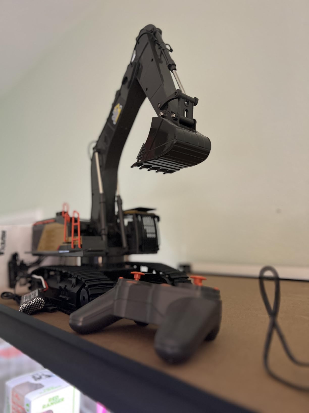 22 Channel Remote Control Excavator, 1/14 Scale RC Excavator | Metal Shovel Independent Arms, Professional Construction Vehicles with Lights Sounds, Best Gift for 8+ Years Old Boys Adults customer photo 2