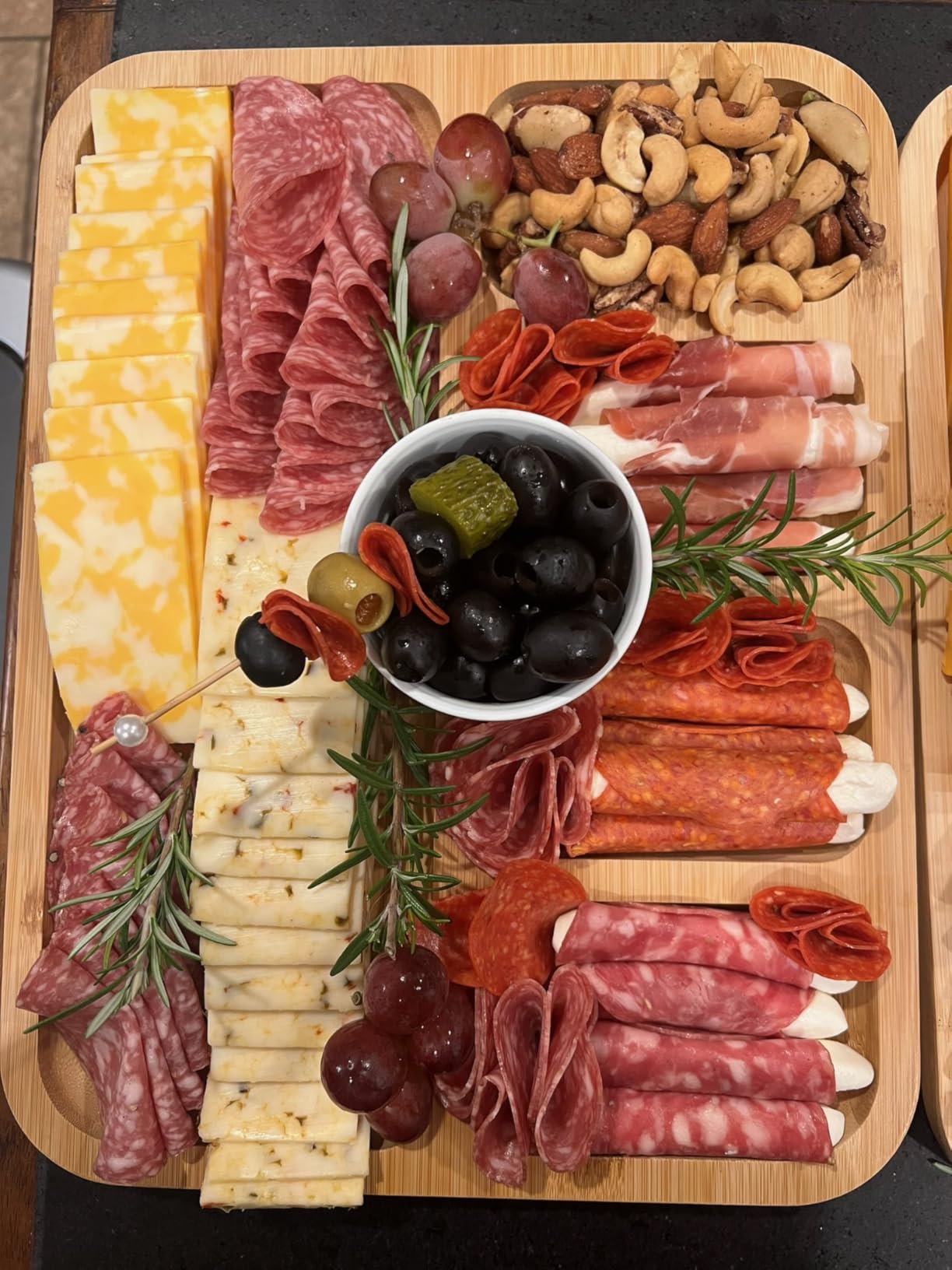 Renmxj Portable Charcuterie Boards with Lid, Cheese, Veggie & Snack Tray | Clear Lid Keeps Food Fresh, Travel Portable Board for Kitchen, Picnic and Party, House Warming Gifts New Home customer photo 1