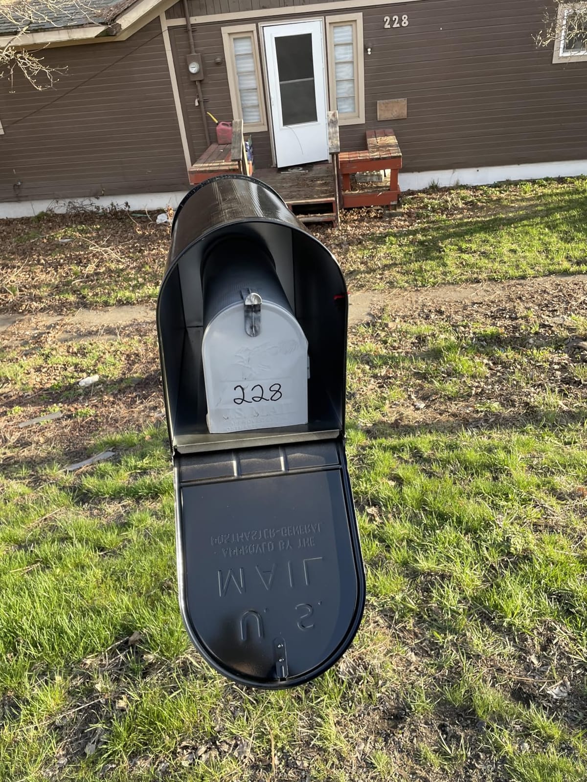 Plexon Jumbo Size Rural Mailbox, 3175 cu-in Capacity, Galvanized Steel, Powder-Coated, 15 in. H x 11.69 in. W x 24.82 in. L, Black, Extra Large customer photo 1