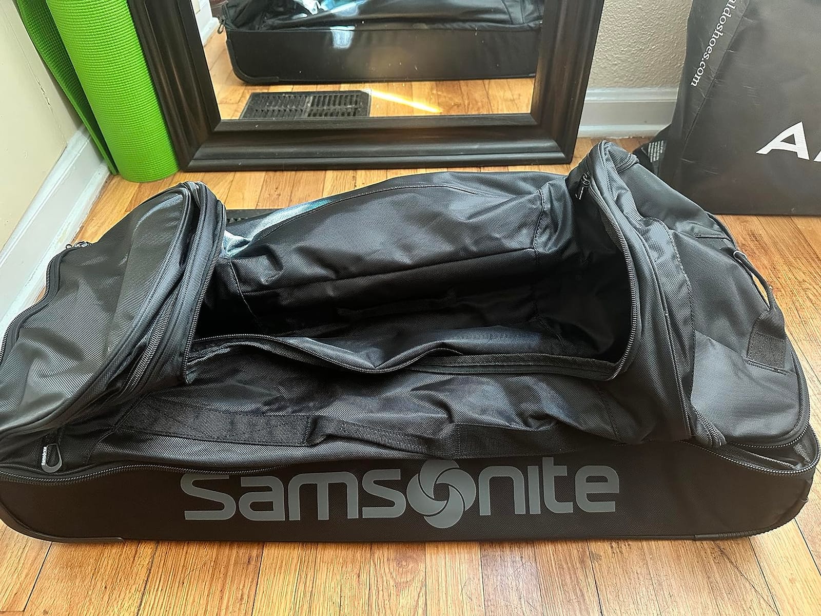Samsonite Andante 2 Wheeled Duffel Bag – 32-Inch Durable Rolling Luggage with Inline Skate Wheels, Push-Button Handle & Spacious Compartments – Travel-Friendly and Lightweight- Navy/Black customer photo 1