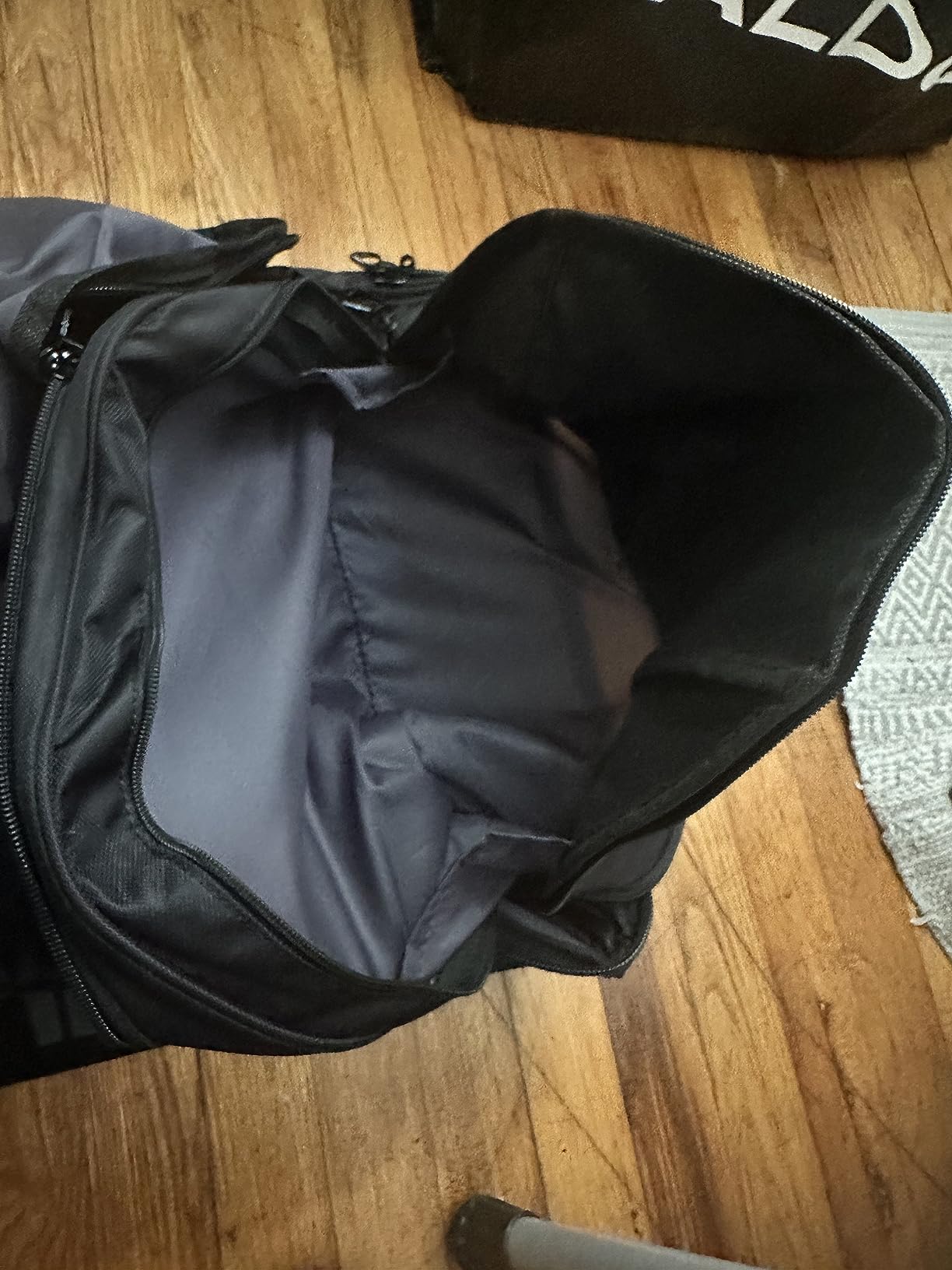 Samsonite Andante 2 Wheeled Duffel Bag – 32-Inch Durable Rolling Luggage with Inline Skate Wheels, Push-Button Handle & Spacious Compartments – Travel-Friendly and Lightweight- Navy/Black customer photo 2