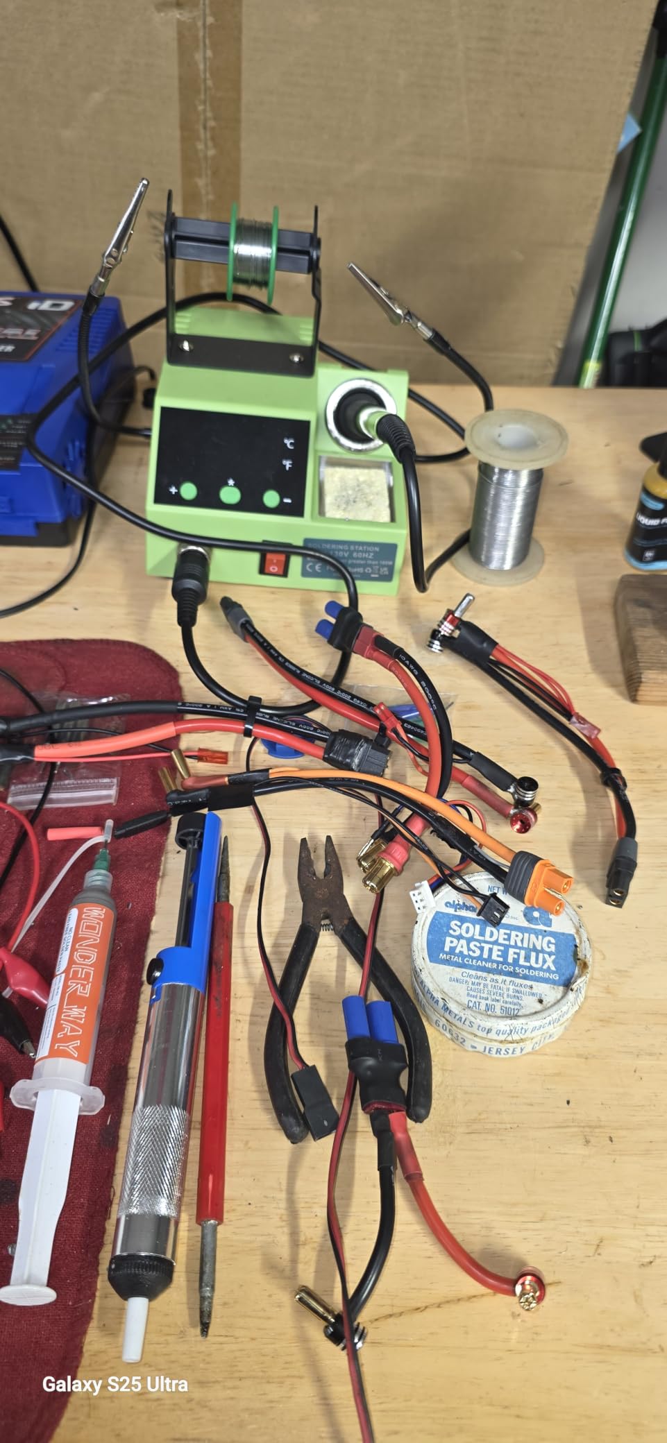 Soldering Station, 100W Digital Display Soldering Iron Station Kit with 2 Helping Hands, 356°F - 896°F, Auto Sleep, °C/°F Conversion, Solder Wire, Tips, Stand, Pump, Tweezers, Tip Cleaner, Green customer photo 1