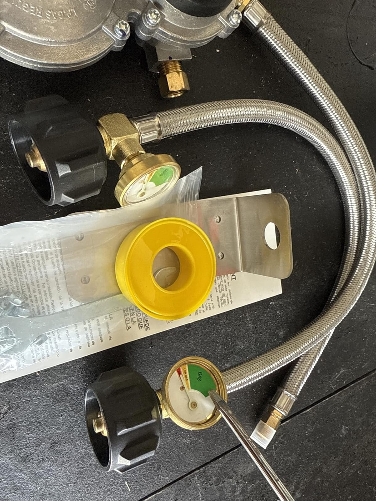 Rv Propane Regulator 2 Tank Hoses, LP Gas Regulator 2-Stage Auto Changeover Kit, Dual Tank Hoses with Propane Tank Gauge customer photo 2