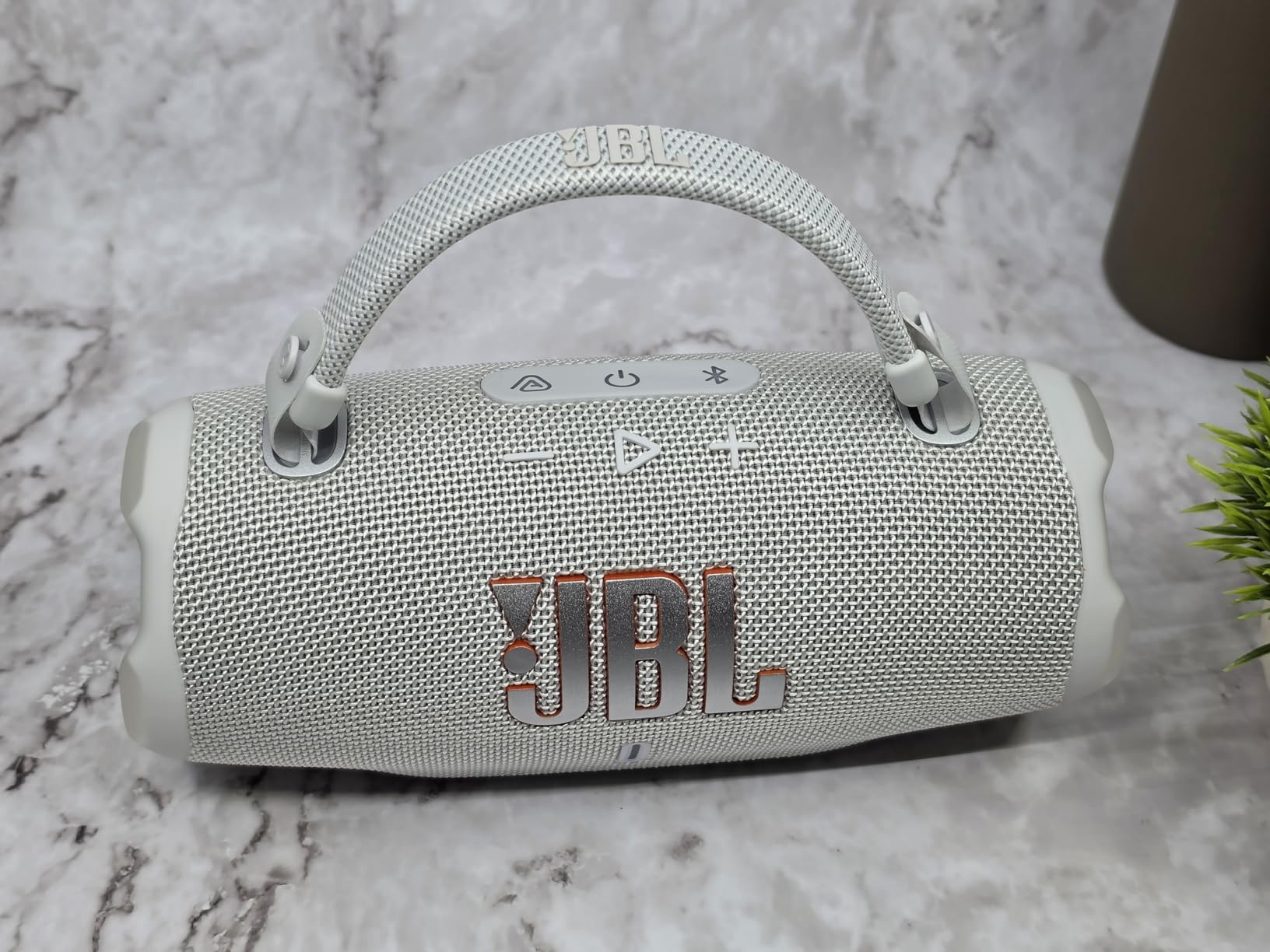 JBL Charge 6 Portable Bluetooth Speaker, Waterproof, Drop-Proof - Camo, Long Battery Life Up To 28 Hours, Quick Charging, Built-In Powerbank, Weatherproof For Outdoor, Poolside, And Shower Use customer photo 2