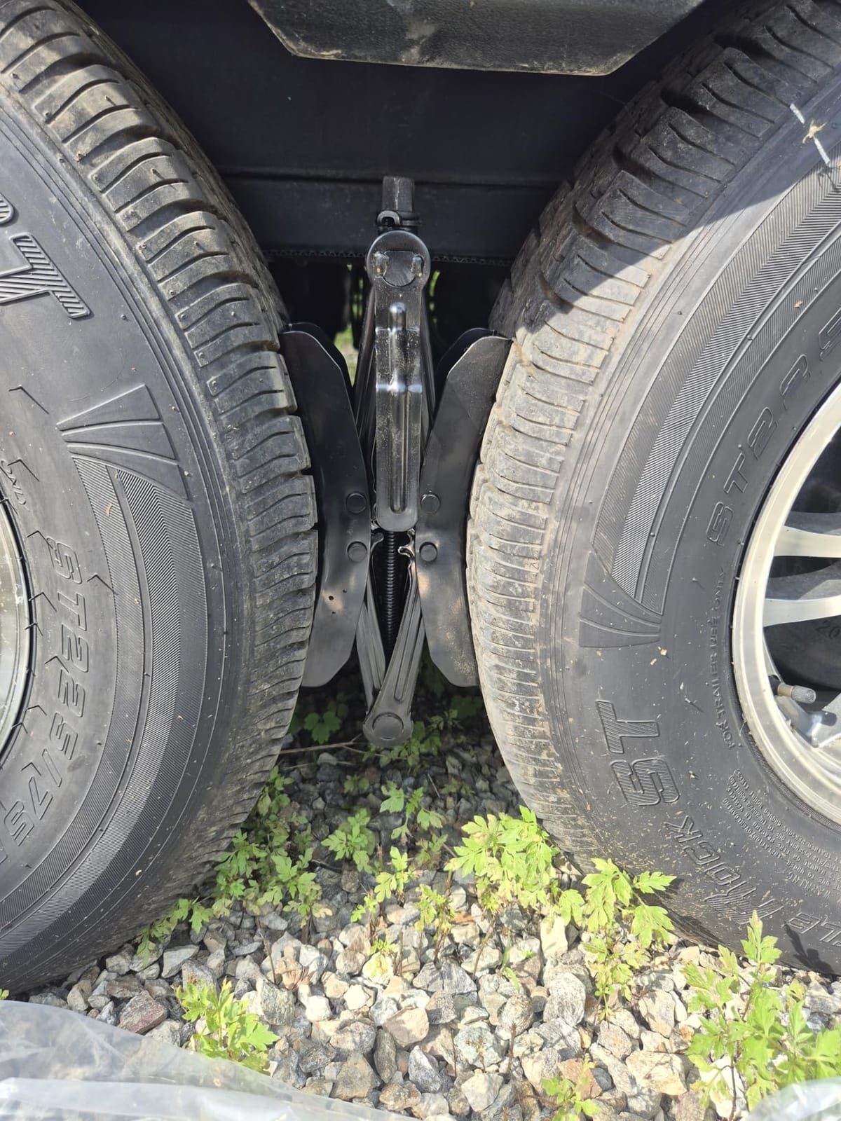 BEBOBLY Camper RV Wheel Chock Stabilizer 2 Sets, Heavy Duty X-Shaped Camper Wheel Chocks with Wrench for Travel Trailer, Fits 3.5