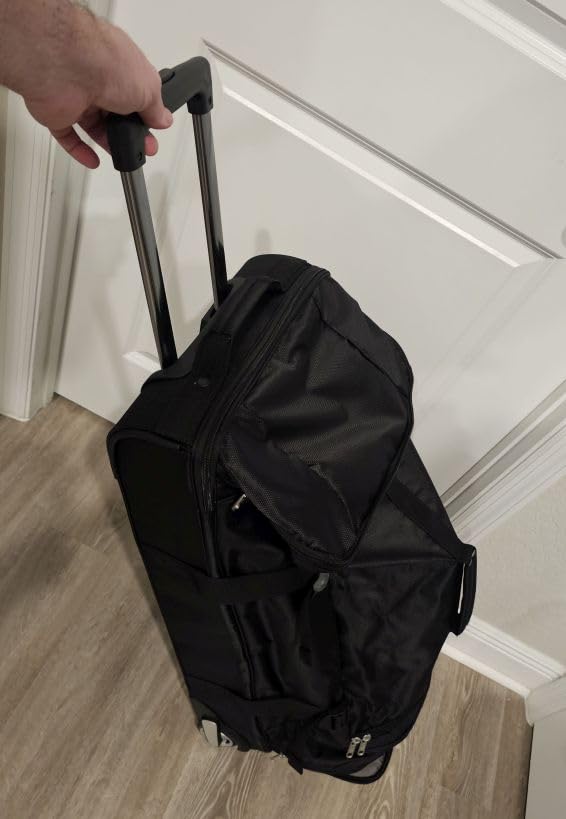 Amazon Essentials Wheeled Rolling Duffel Bag, 30-Inch (76.2 cm) Checked-Size, Expandable, Shoe Compartment, Telescoping Handle, Black customer photo 1