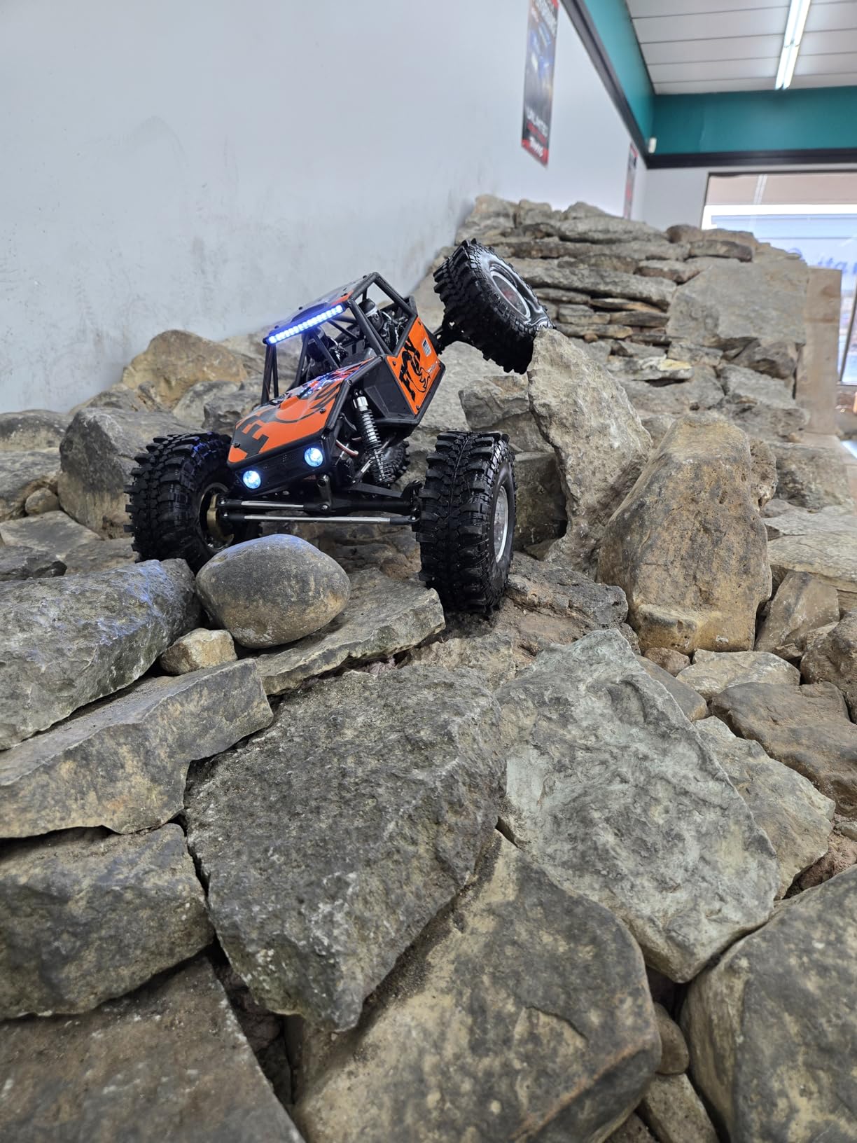 Axial RC Crawler 1/10 UTB10 Capra 1.9 4WS 4X4 RTR Brushed Rock Crawler, Orange, AXI-1543T1 customer photo 1