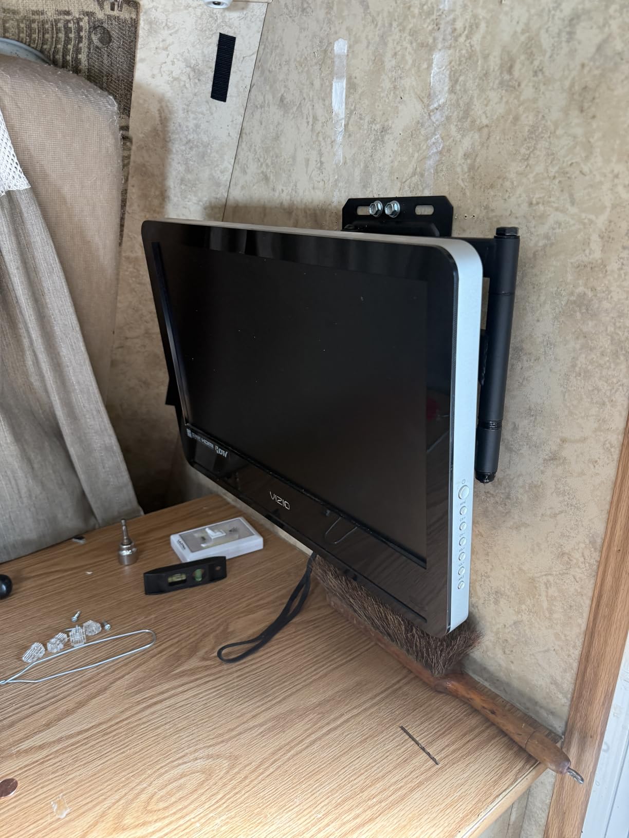 FORGING MOUNT Lockable RV TV Mount Portrait TV Wall Mount with Landscape to Portrait for 13-43