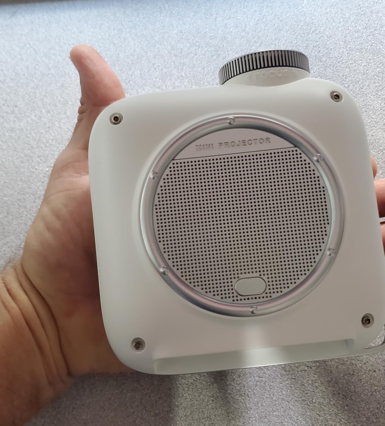 HOMPOW Mini Projector, 1080P Supported Portable Bluetooth projector customer photo 1