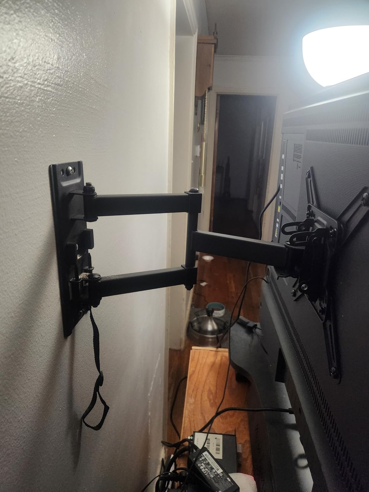 GOFORWILD Lockable RV TV Mount for 13-43 Inch TVs | with Locking Mechanism, Max VESA 200x200mm, up to 33LBS customer photo 2