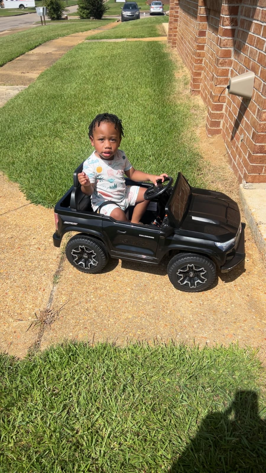 Winado 12V Licensed Chevrolet Colorado Electric Ride on Car, Black | Ride on Toys for Toddlers with Remote Control, Bluetooth, Soft Start, LED Lights customer photo 2