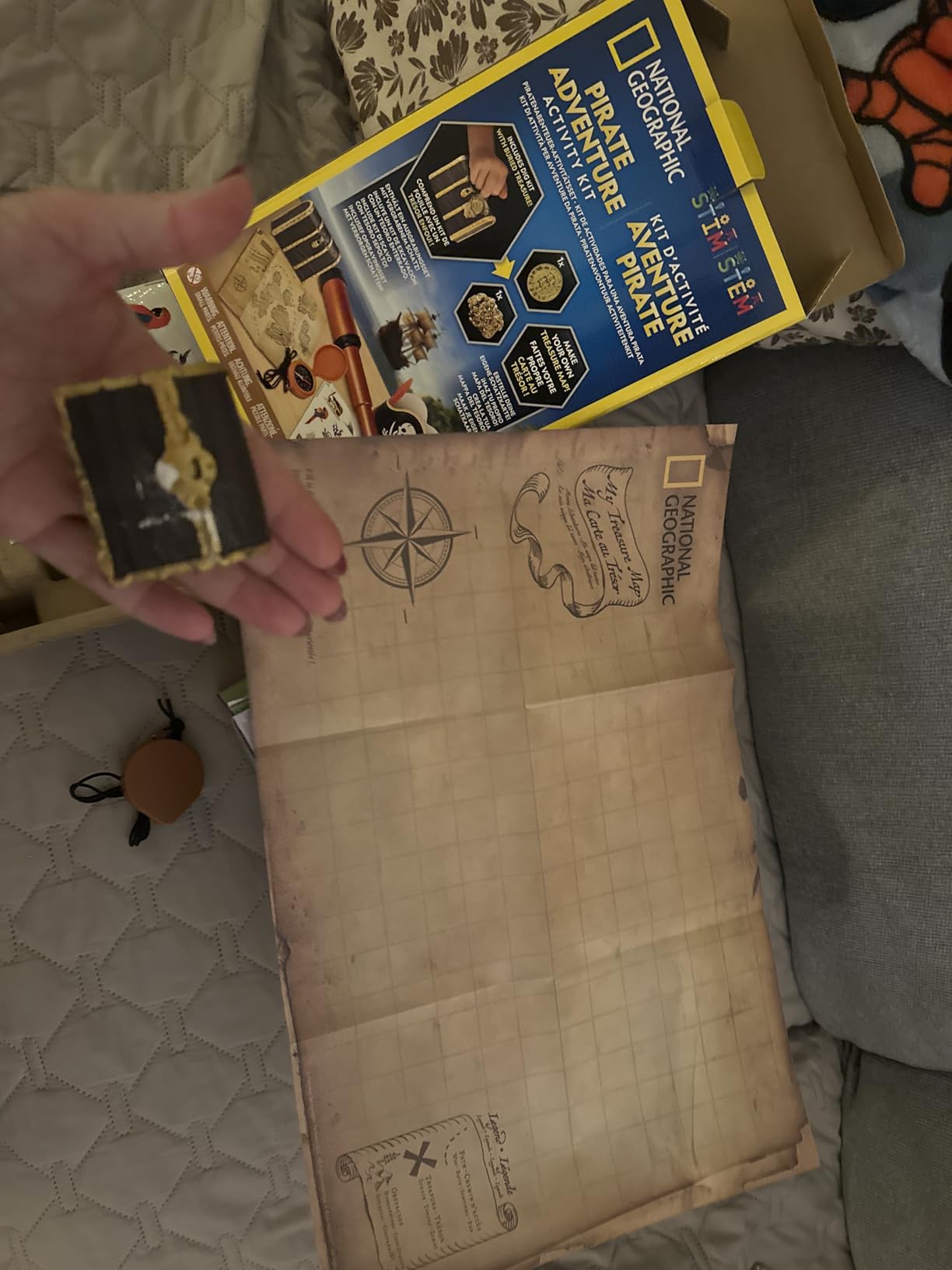 National Geographic Pirate Telescope Adventure Activity Kit for Kids | Treasure Hunt Map, Pirate Hat and Map, Spyglass, Compass, Replica Doubloon and Pyrite, Imaginative Play, Birthday Gift customer photo 2