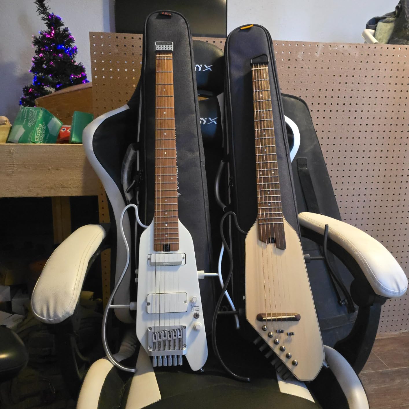 Donner HUSH X PRO Electric Guitar Kit - Smart Travel Guitar with Dozens of Preset Combinations, 7 Tone Sim Options, Midnight Glow customer photo 1
