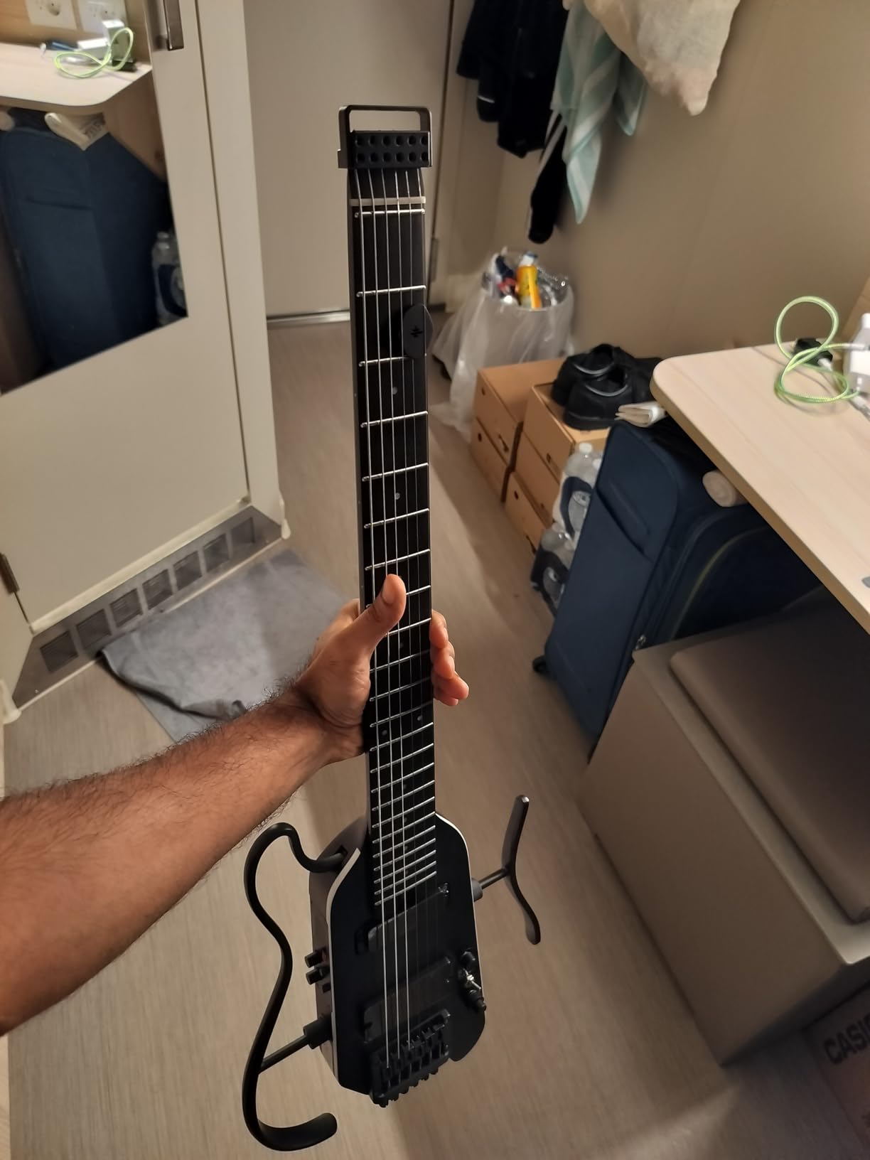 Donner HUSH X PRO Electric Guitar Kit - Smart Travel Guitar with Dozens of Preset Combinations, 7 Tone Sim Options, Midnight Glow customer photo 2