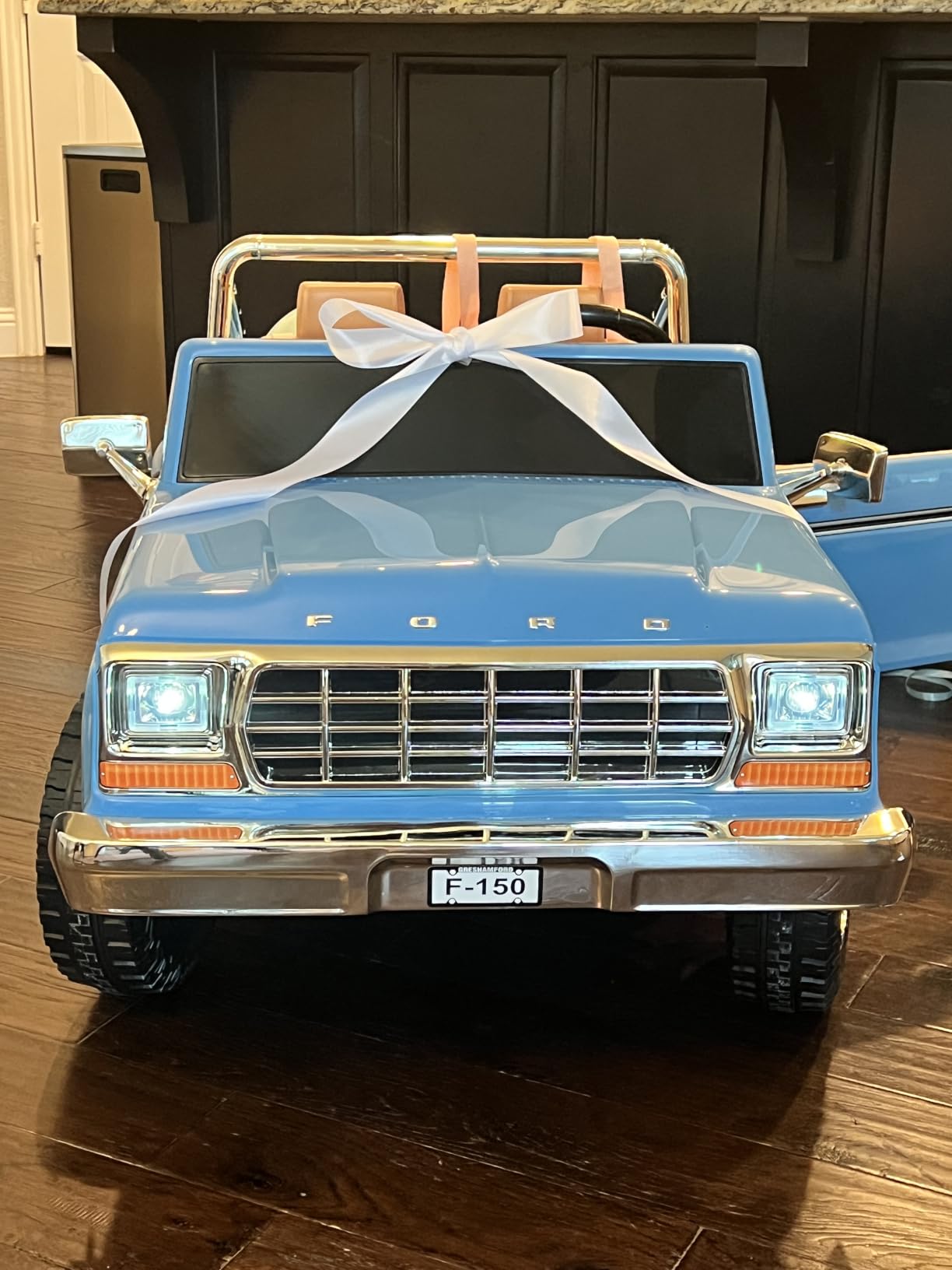 ANPABO Licensed Ford F-150 24V 2 Seater Ride on Car for Kids, White | Retro all-terrain 24v ride on toys for ages 3-8 w/parent remote, 4x100w motors, 3 speeds, large storage trunk & music player customer photo 2