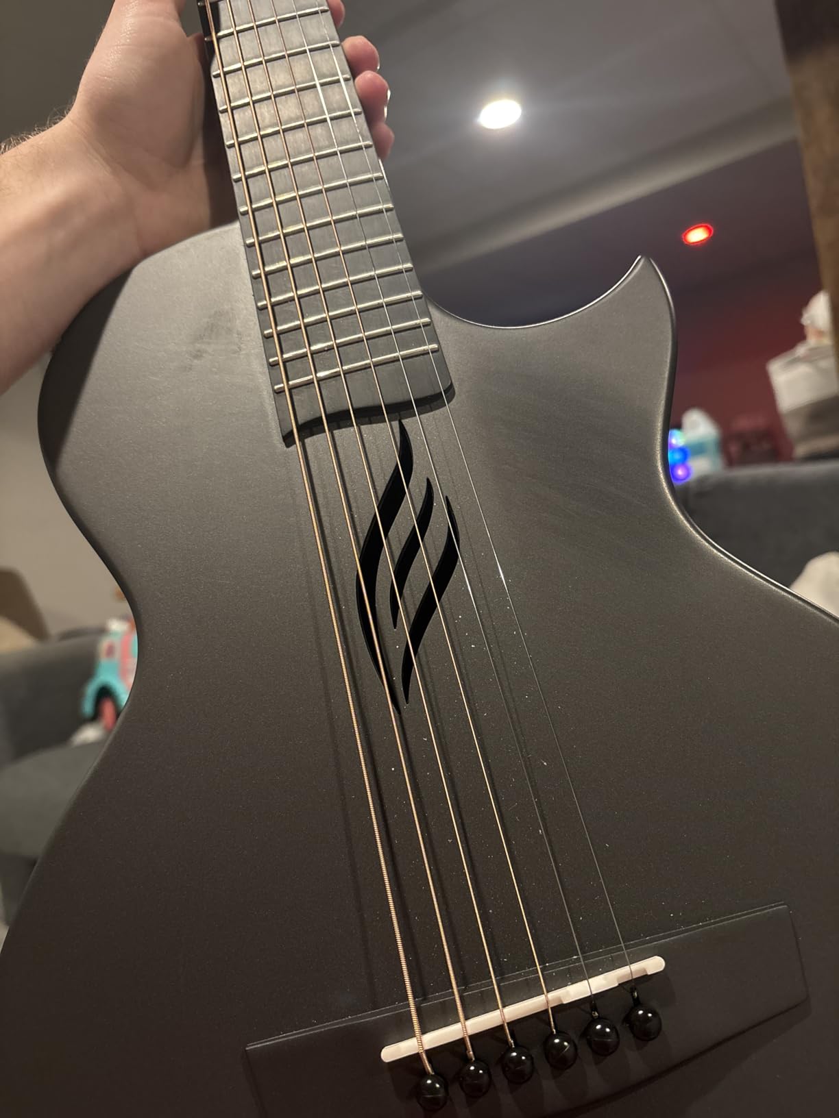 Enya NOVA GO Carbon Fiber 35-Inch Acoustic Travel Guitar, Black | Lightweight 3.7 lbs Design, Moisture-Resistant Body, Easy to Carry for Adults and Beginners, Gig Bag and Accessories Included customer photo 2