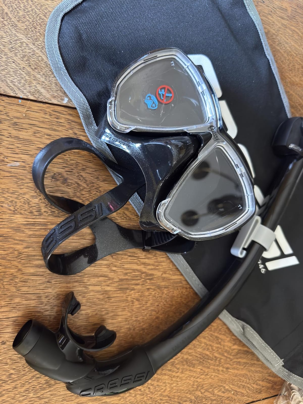 Cressi Mask and Snorkel Kit for Snorkeling and Freediving - Wide View and Dry Snorkel - Big Eyes & Seal Dry - Made in Italy customer photo 1