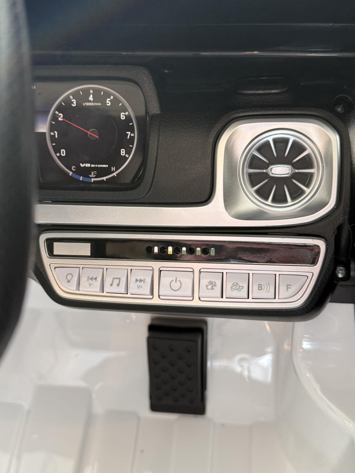 ELEMARA Licensed Mercedes-Benz AMG G63 Ride on Toys,Electric Car for Kids W/Parents Control,Electric Powered G Wagon Ride On Truck Toy,Low Battery Prompt,Bluetooth,Flickering Lights/LED Lights, White customer photo 1