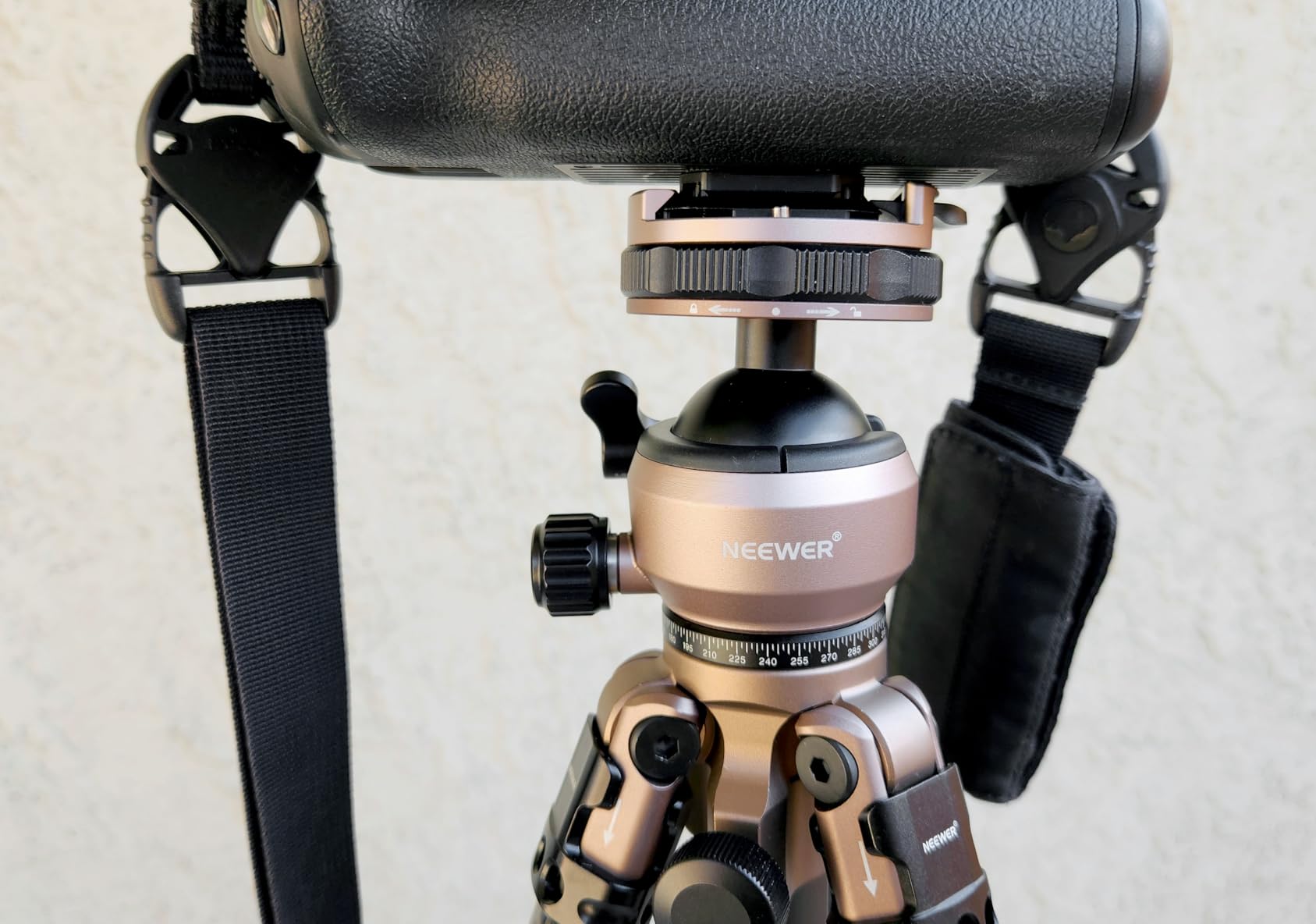 NEEWER LITETRIP LT39 Carbon Fiber Travel Tripod, Pan Tilt Ball Head customer photo 2