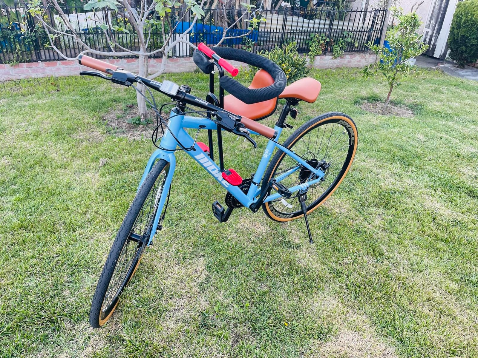 DEYGIA Hybrid Bike, 24-Speed 700C Wheel Hybrid Bicycle with Dual Disc Brakes, Trigger Shifting, Internal Wiring Frame, Lightweight City Commuter Bicycle for Men Women Adult, Multiple Colors customer photo 1