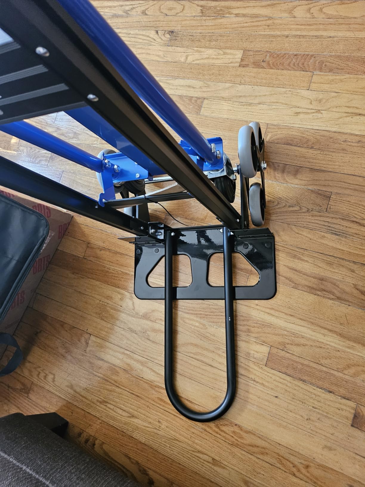 Heavy Duty 1000LBS Stair Climbing Dolly, 3 in 1 Convertible Hand Truck, Red customer photo 2