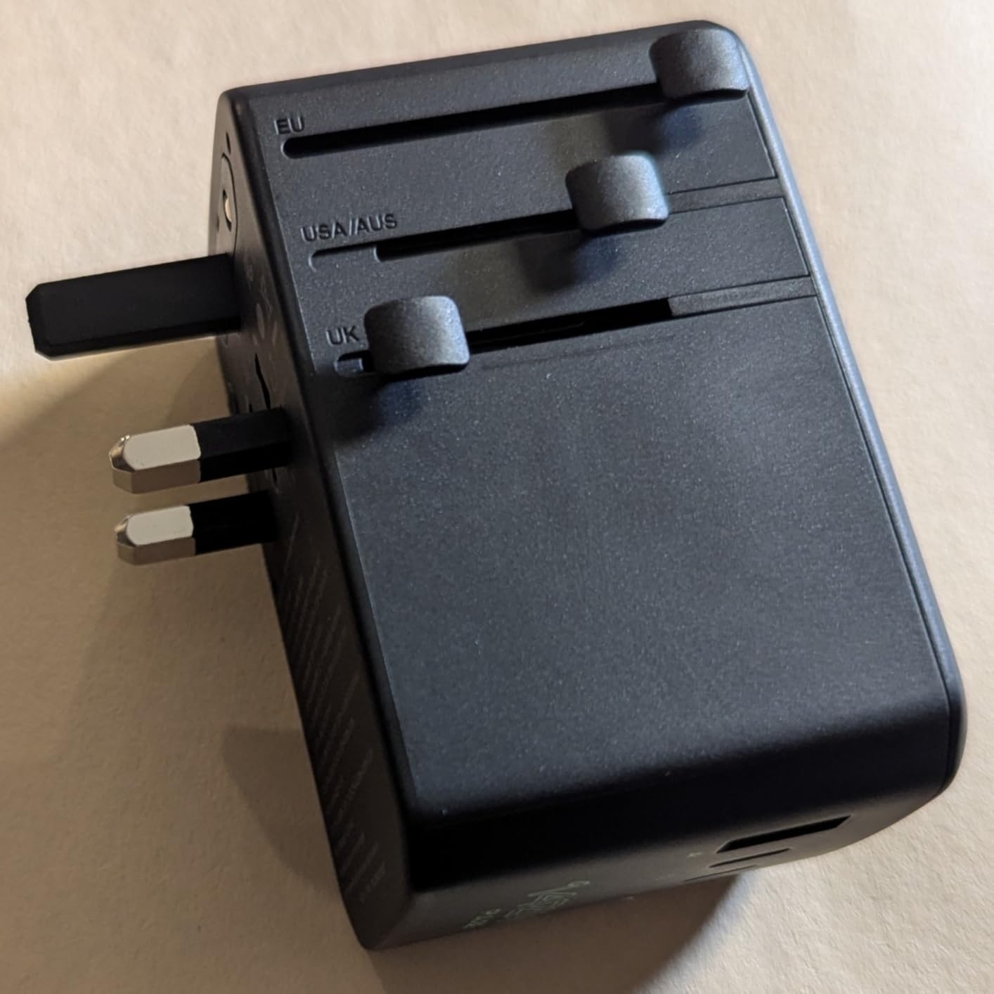 Epicka Pulse Duo 140W Universal Travel Adapter PD 3.1, 2AC/3USB-C/1USB-A | International Power Adapter with Smart Display, 3.28ft Cable, PPS Fast Charging for MacBook/iPhone customer photo 2
