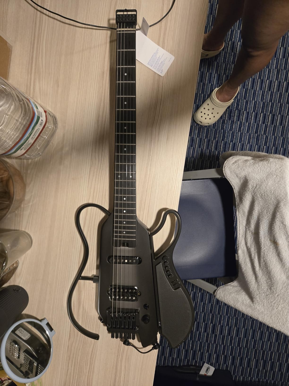 Donner HUSH X LIVE Headless Electric Guitar, Detachable Speaker, Black | Travel Guitar, with Built-in Amp Modeling & Effects, Bluetooth Practice Guitar Kit, with Gig Bag customer photo 1