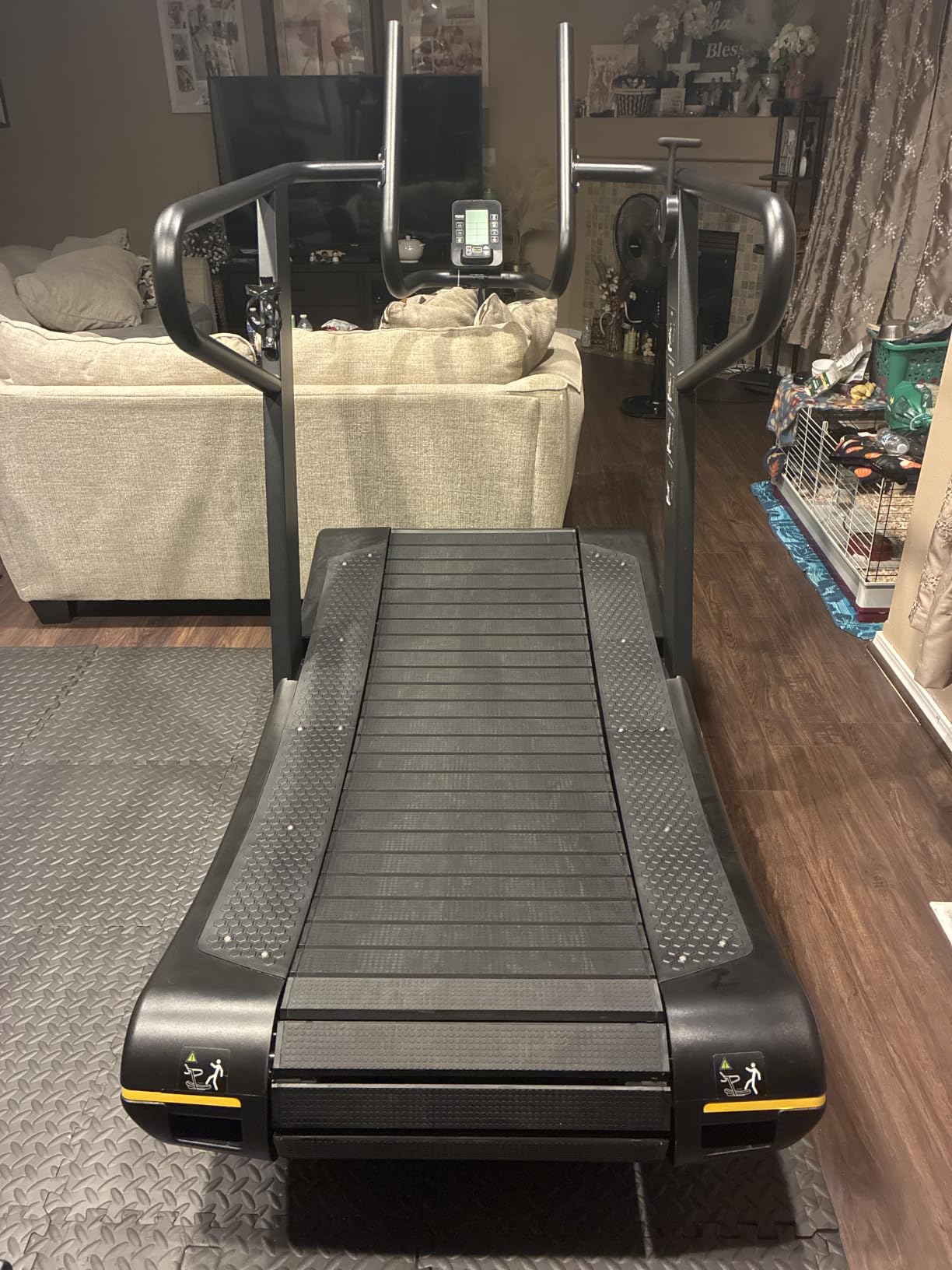 Curved Manual Treadmill – 6-Level Resistance Self Powered Non Electric Running Machine with 5-Layer Shock Absorbing Belt, Digital Monitor for Home Gym & Light Commercial Use customer photo 1